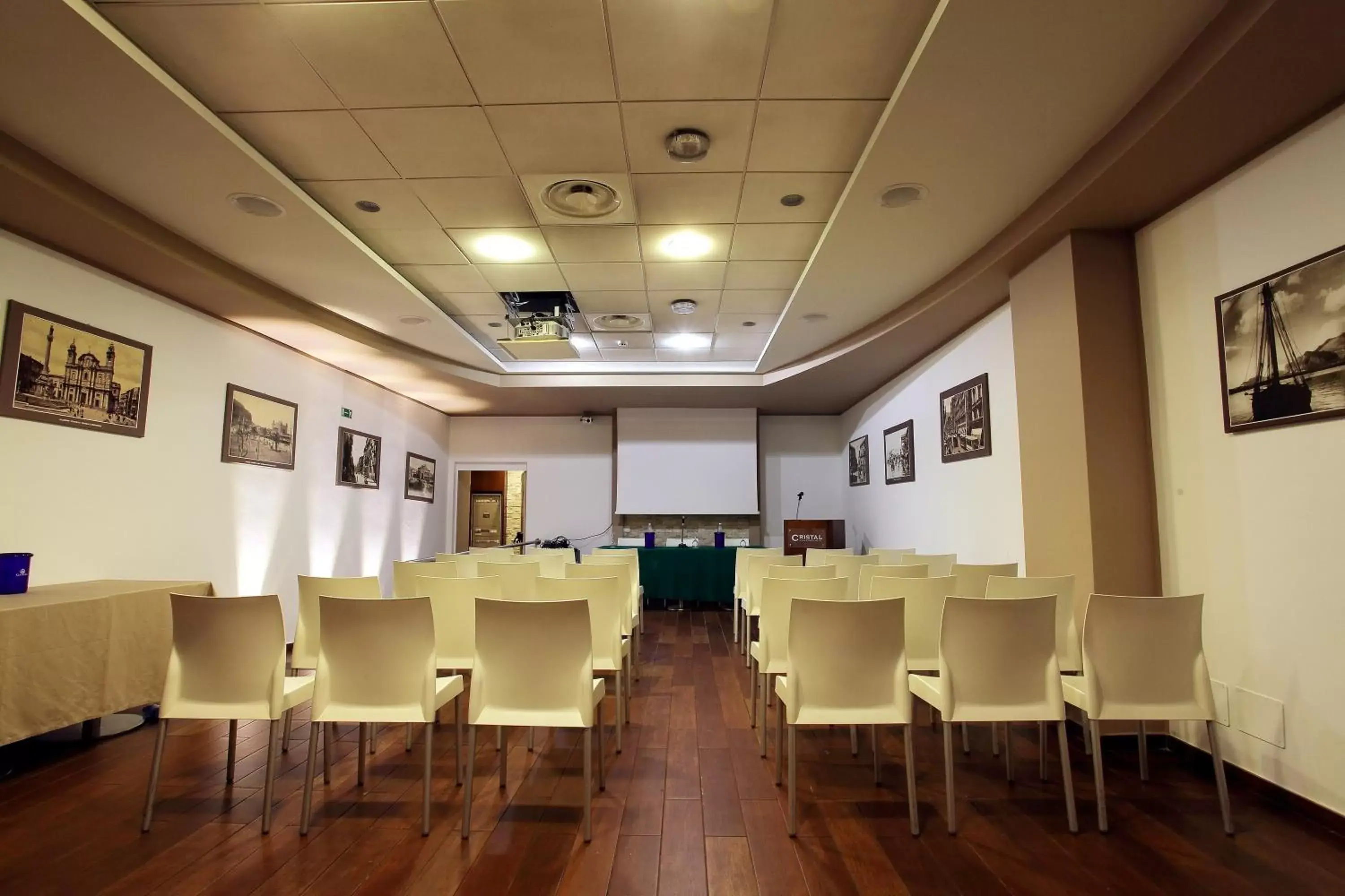 Business facilities in Ibis Styles Palermo Cristal