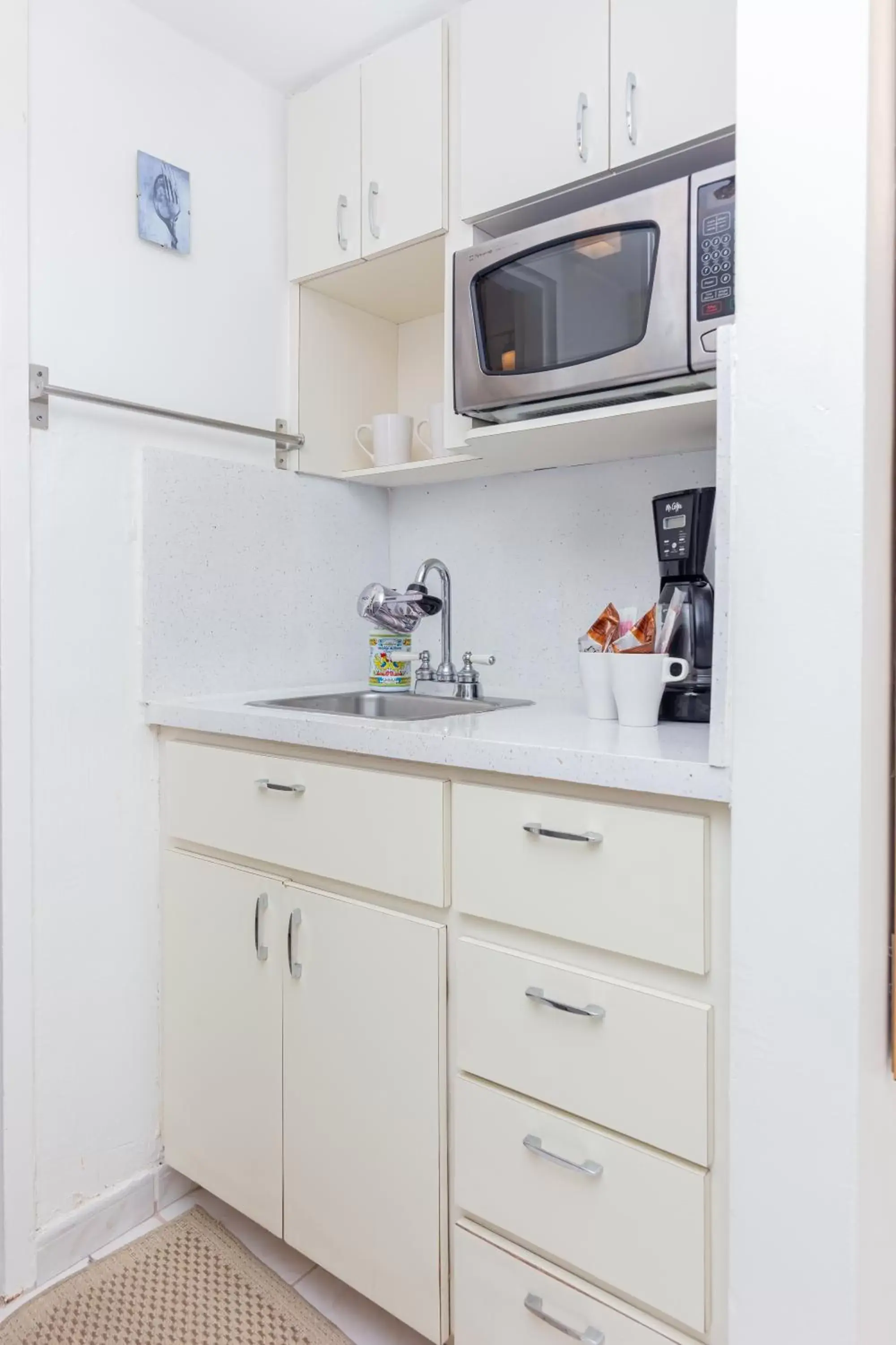 Kitchen or kitchenette, Kitchen/Kitchenette in Girasole Apartments
