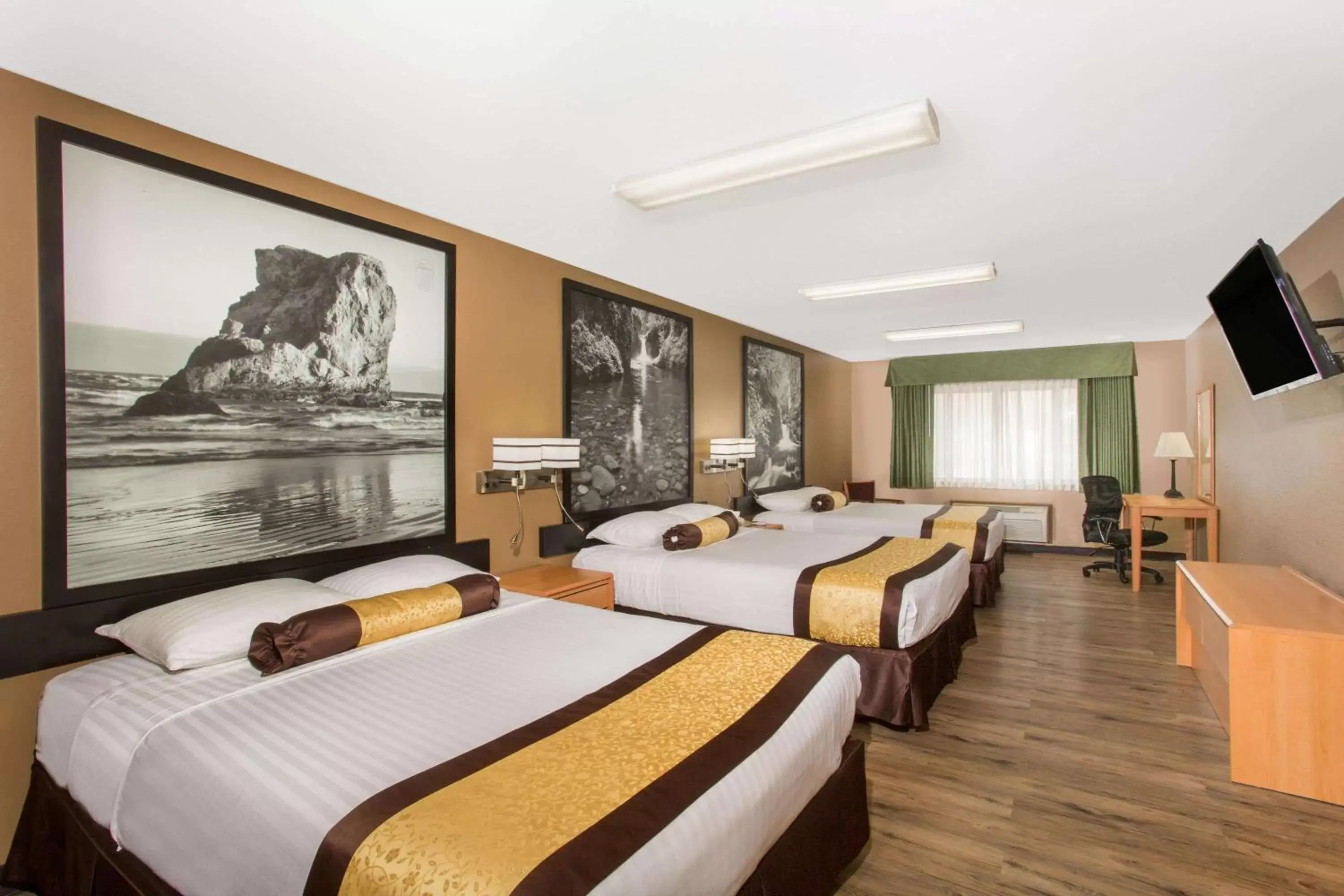 Queen Suite - Non-Smoking in Super 8 by Wyndham Baker City Queen Suite - Non-Smoking in Super 8 by Wyndham Baker City