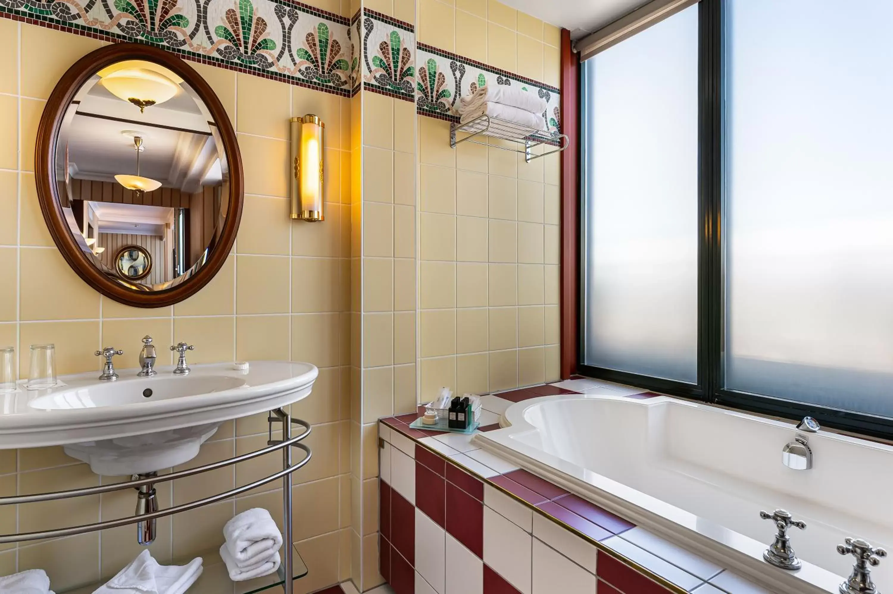 Bathroom in Royal Manotel