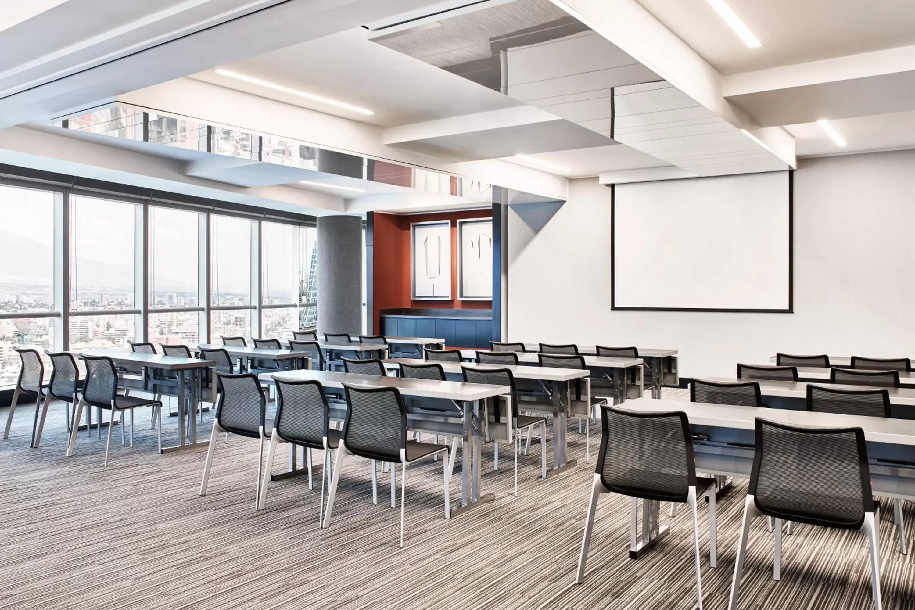 Meeting/conference room in AC Hotel by Marriott Santiago Costanera Center