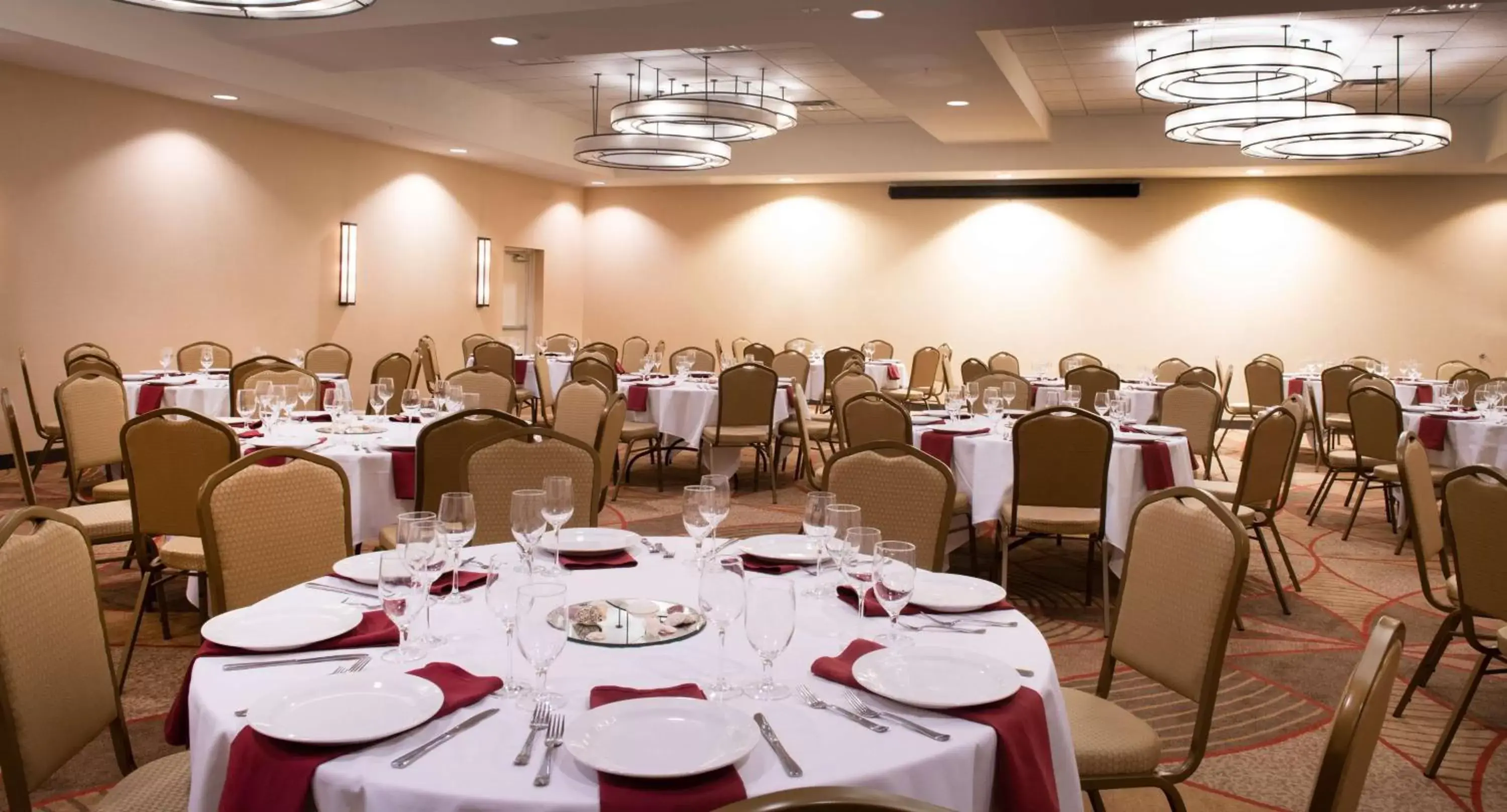 Meeting/conference room, Restaurant/Places to Eat in DoubleTree Hotel & Suites Charleston Airport