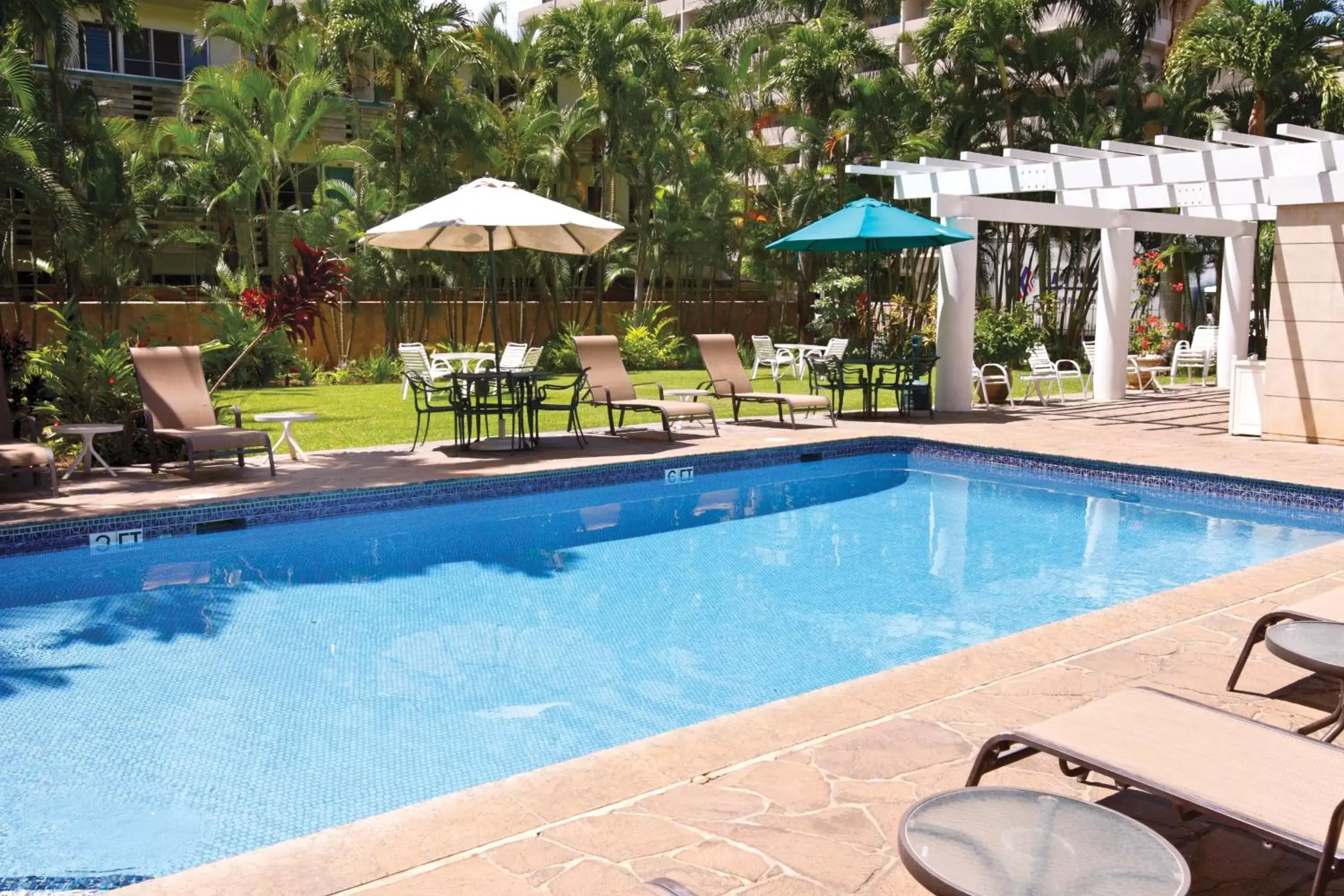 Swimming Pool in Wyndham Vacation Resorts Royal Garden at Waikiki