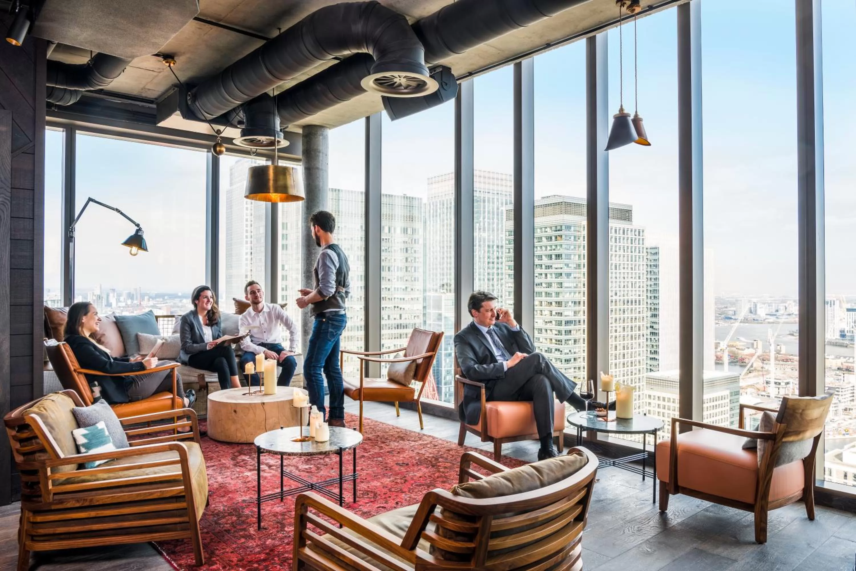 Lounge or bar in Novotel London Canary Wharf