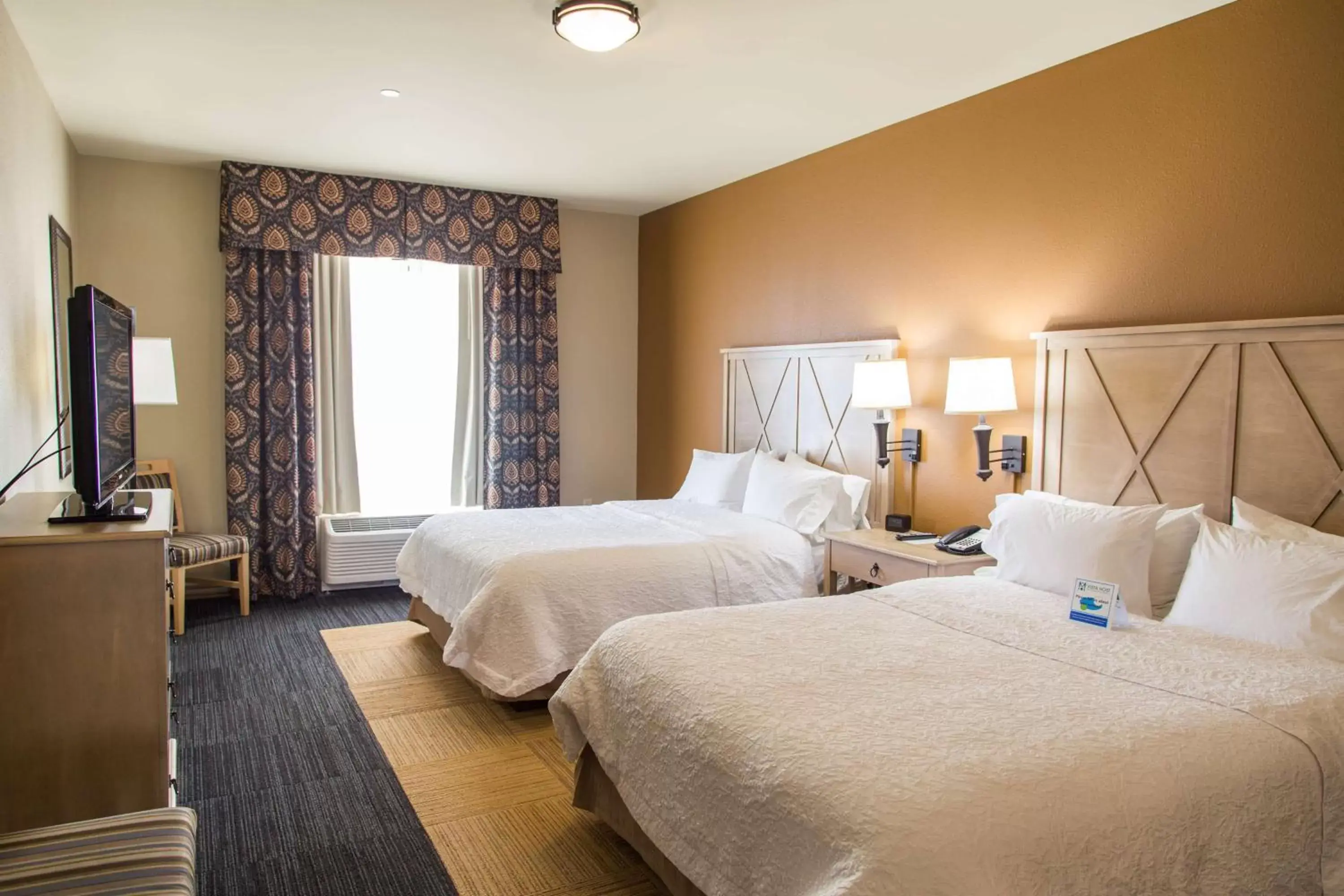 Bedroom, Bed in Hampton Inn & Suites Dodge City