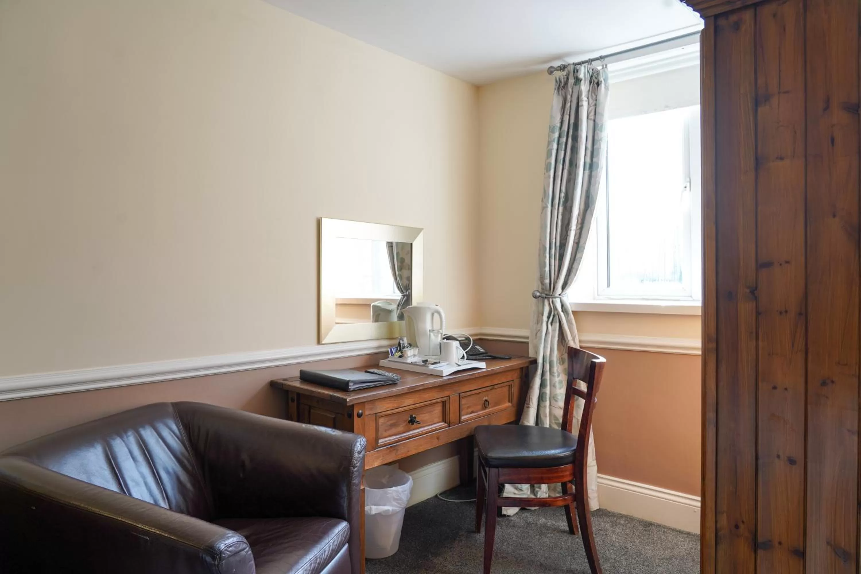 Communal lounge/ TV room in The Royal Hotel