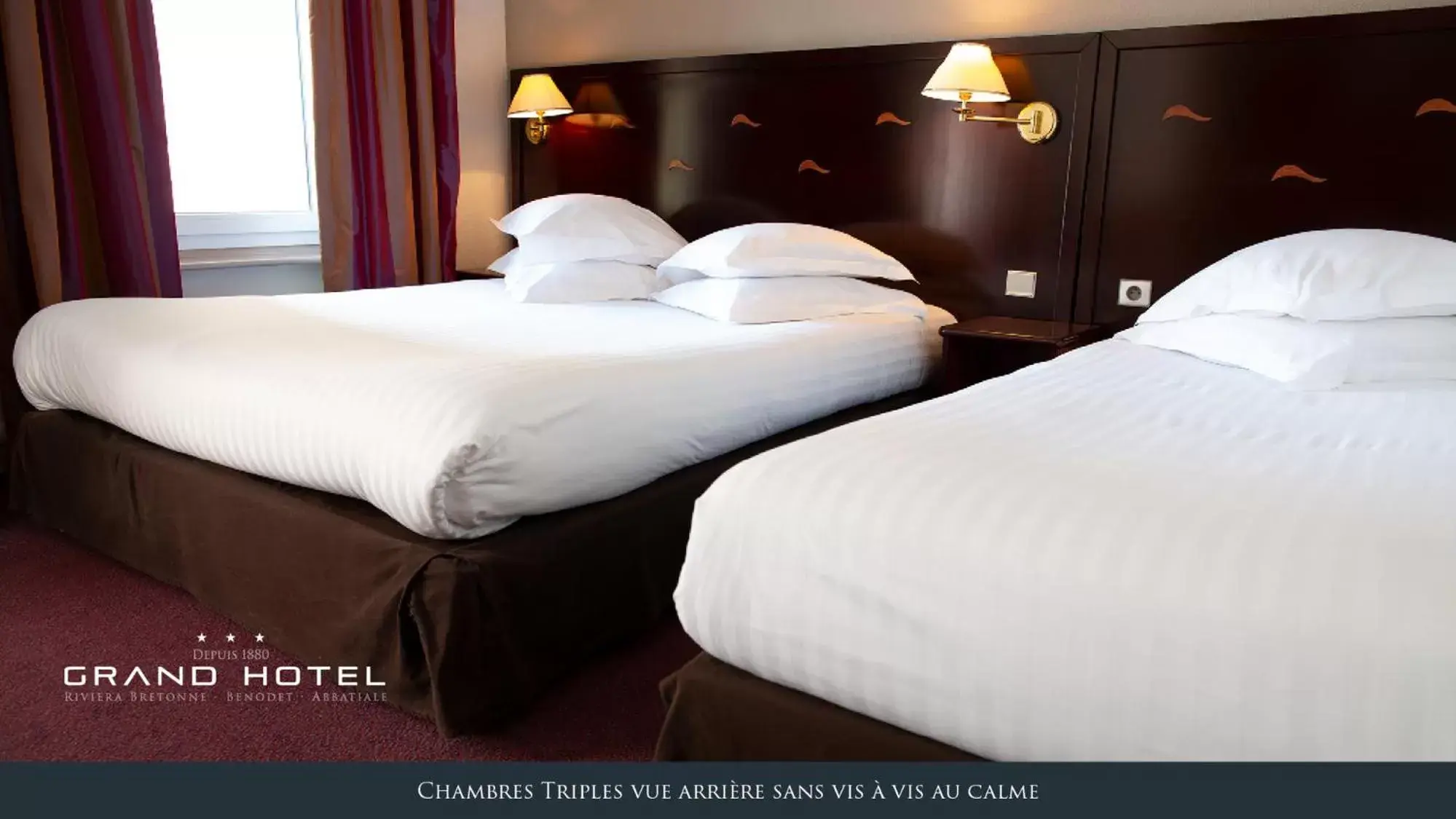 Bed in Grand Hôtel Bénodet Abbatiale Riviera Bretonne