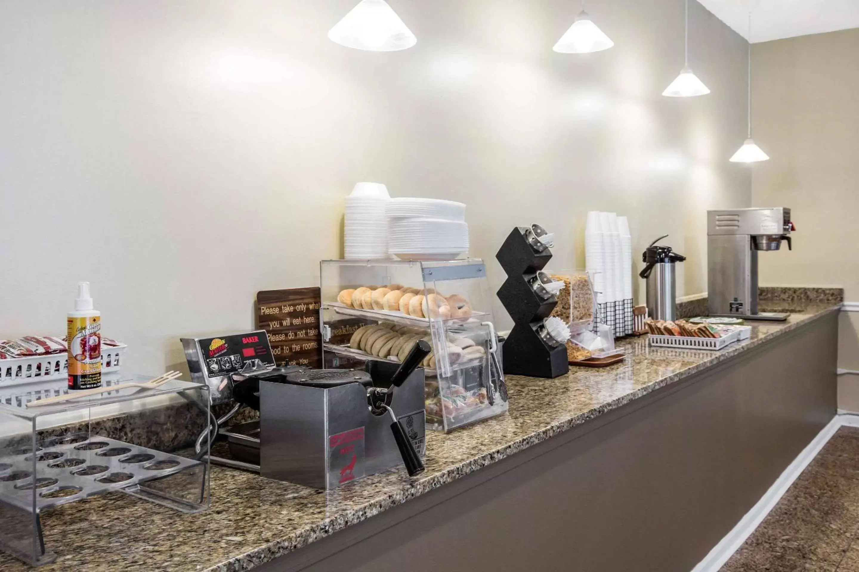 Restaurant/places to eat in Rodeway Inn Lyons - La Grange Restaurant/places to eat in Rodeway Inn Lyons - La Grange