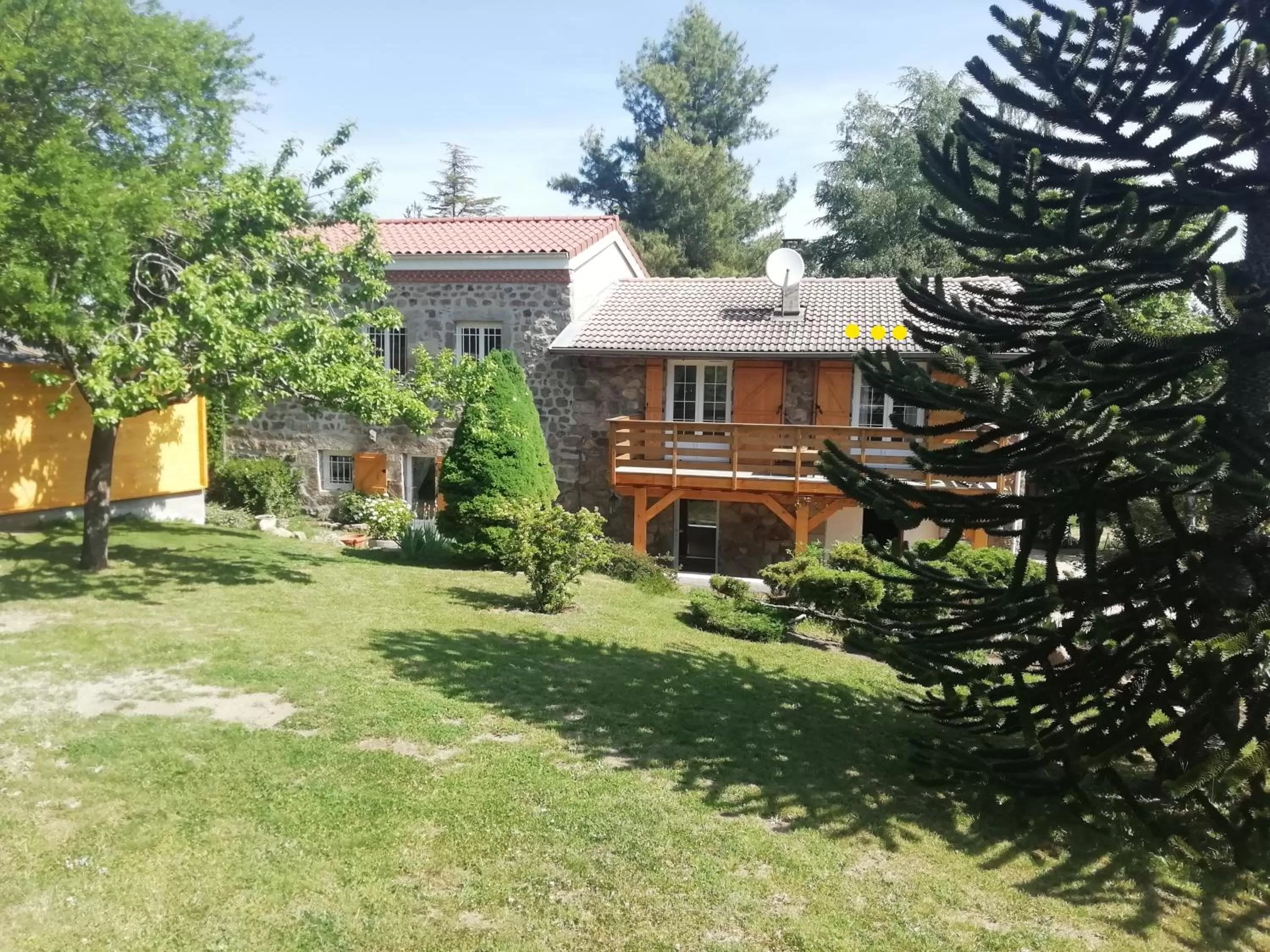 Property Building in Chez Sophie et Gilles