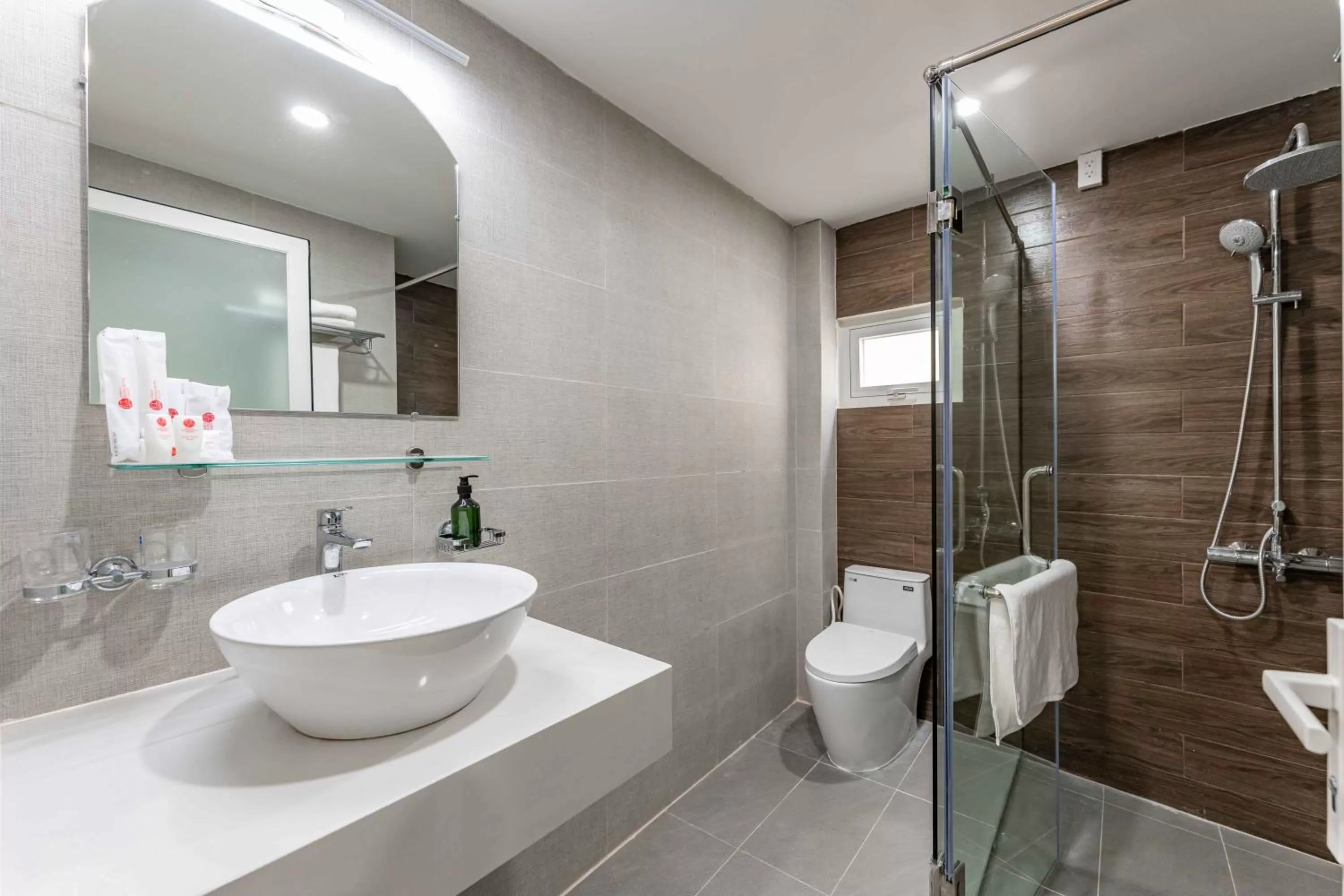 Shower in Edoya hotel Dong Khoi