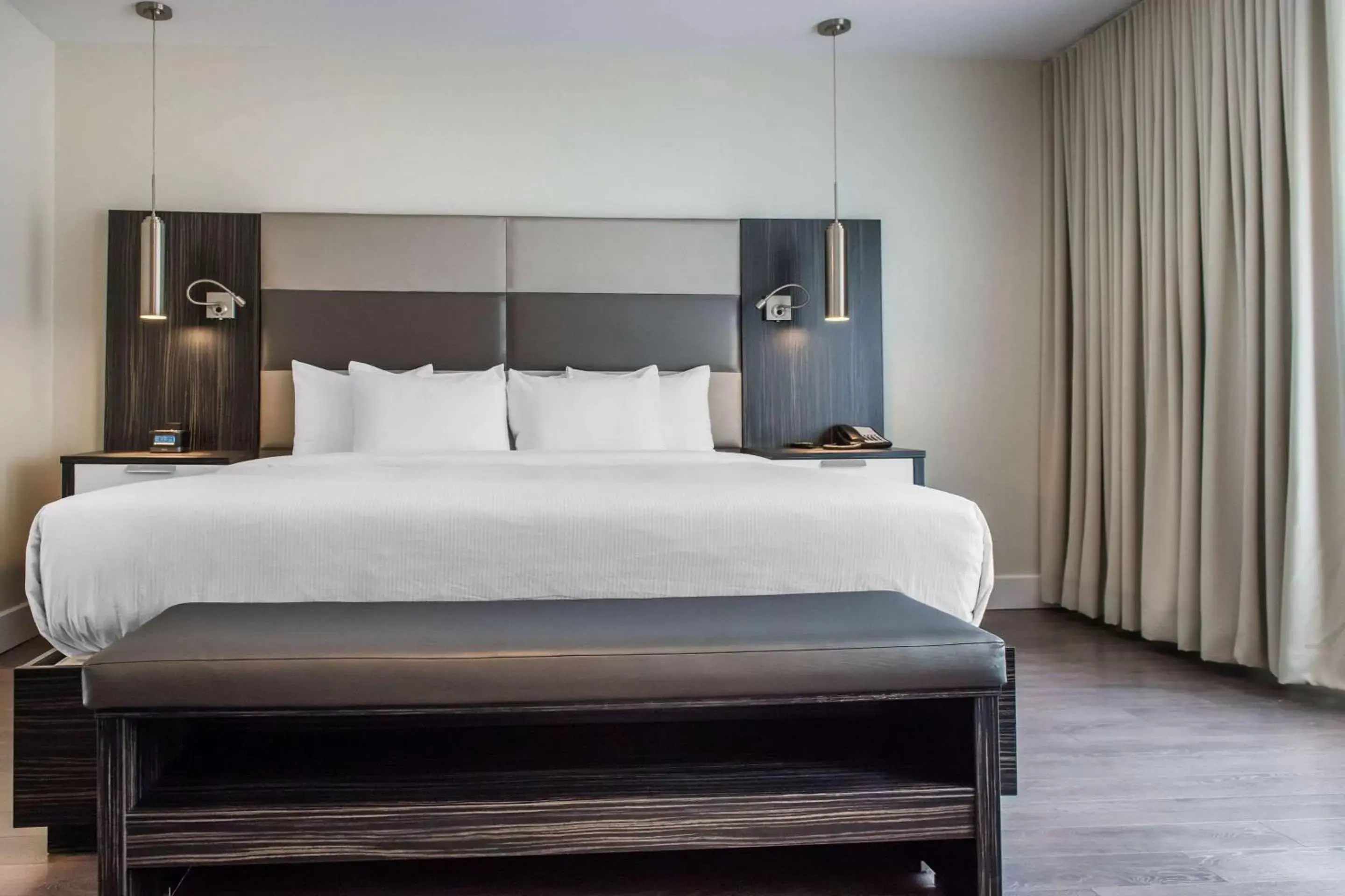 Photo of the whole room, Bed in Les Suites Victoria, Ascend Hotel Collection