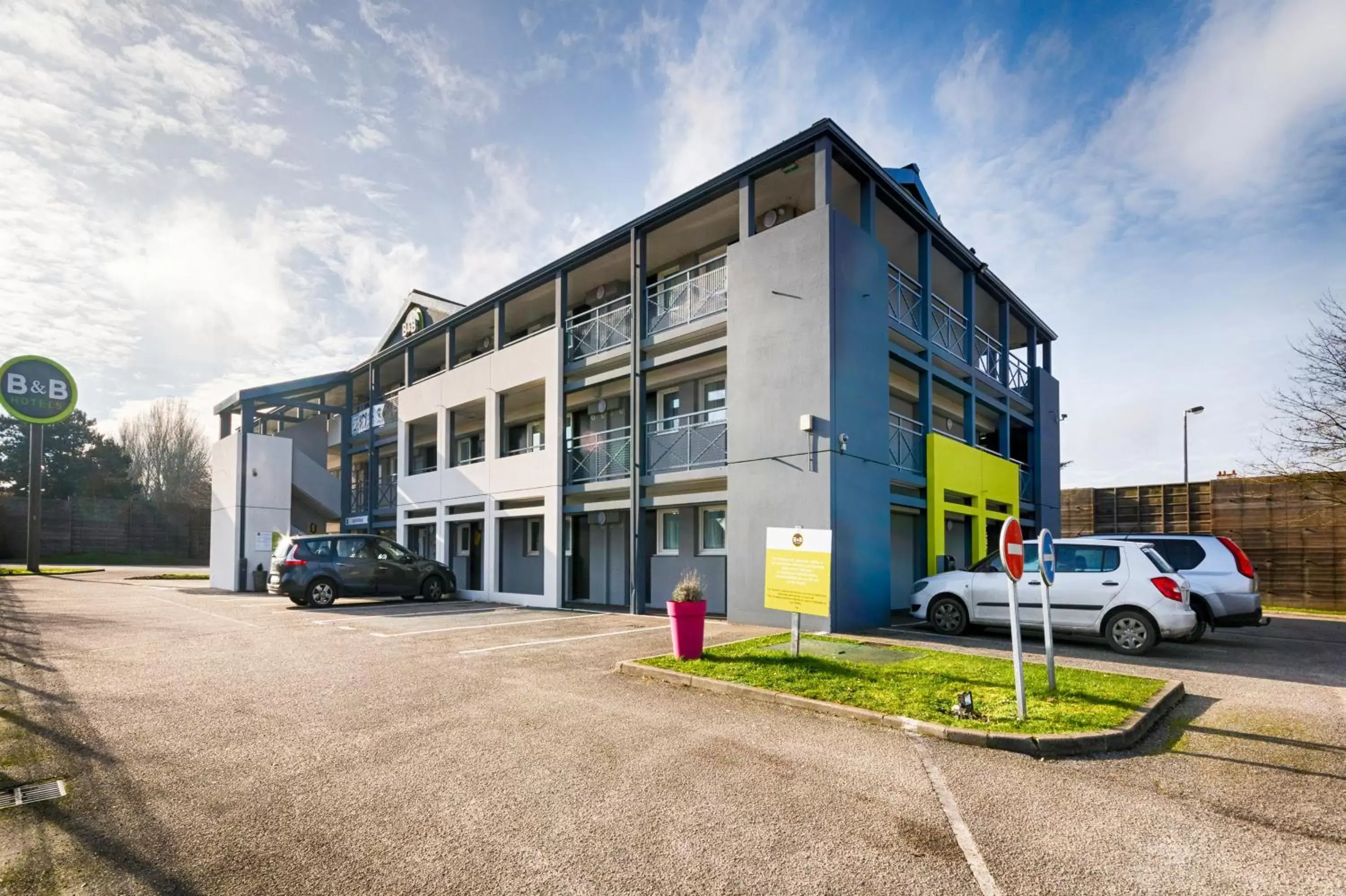 Facade/entrance, Property Building in B&B HOTEL Rouen Parc des Expos Zénith