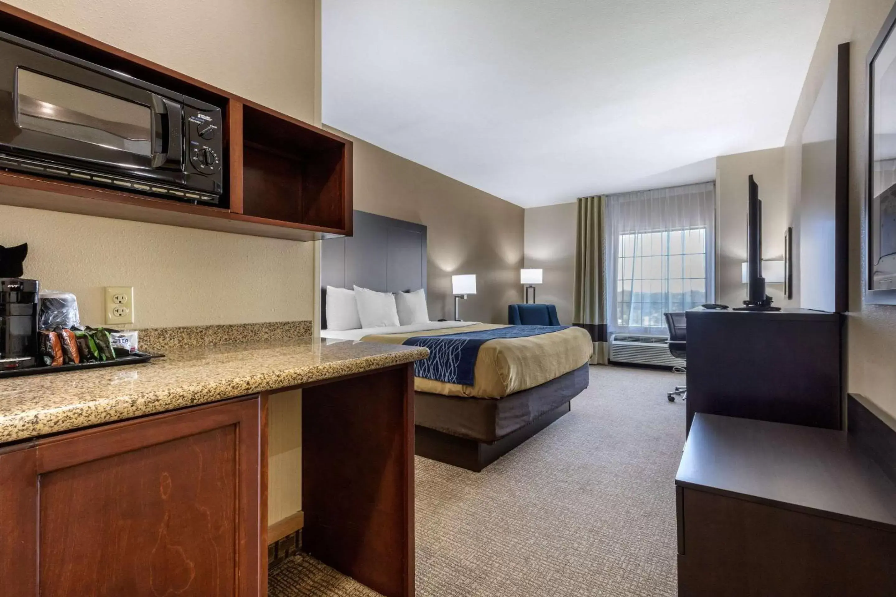 Photo of the whole room, Kitchen/Kitchenette in Comfort Inn & Suites North Little Rock McCain Mall