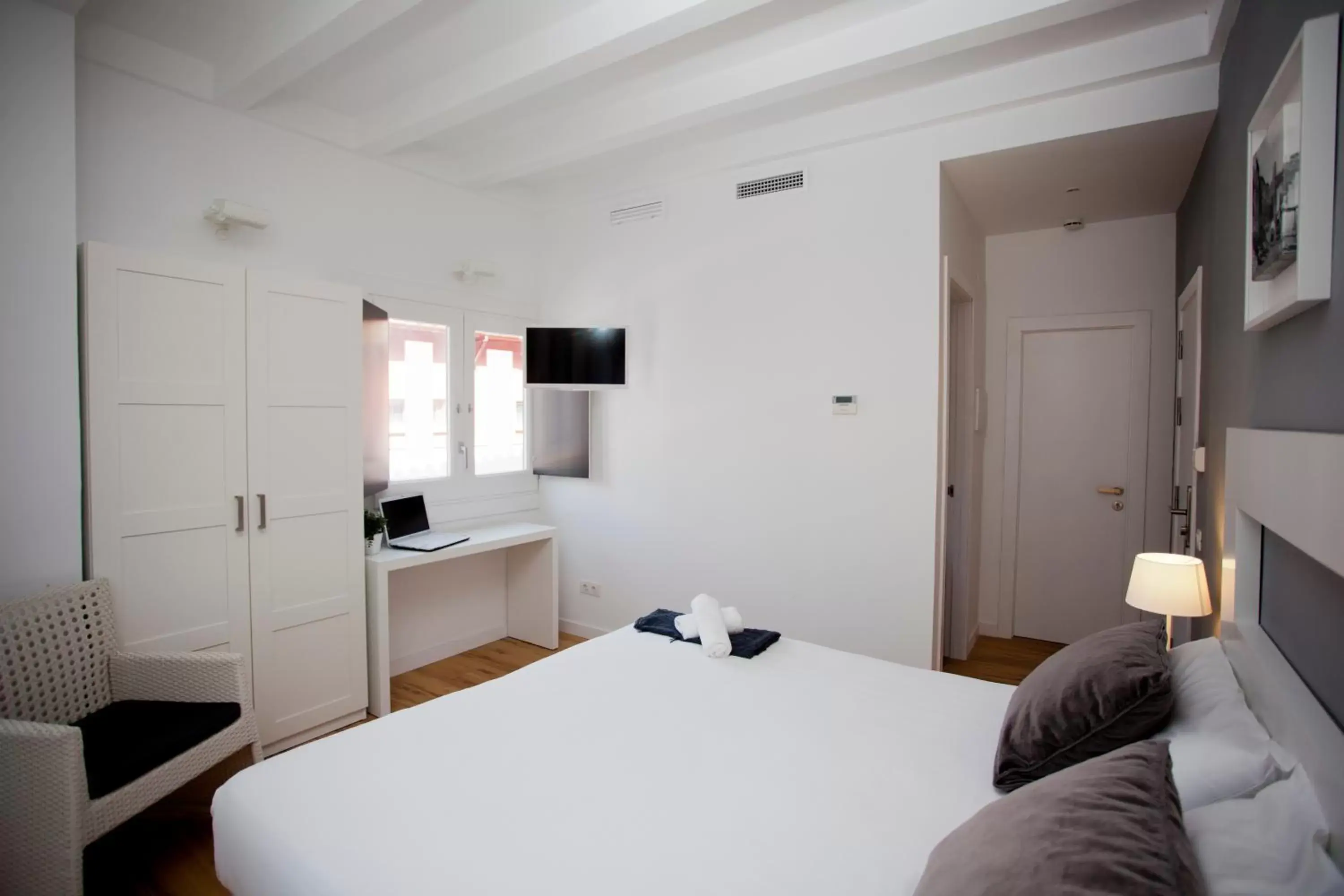 Photo of the whole room, Bed in Hotel Sitges