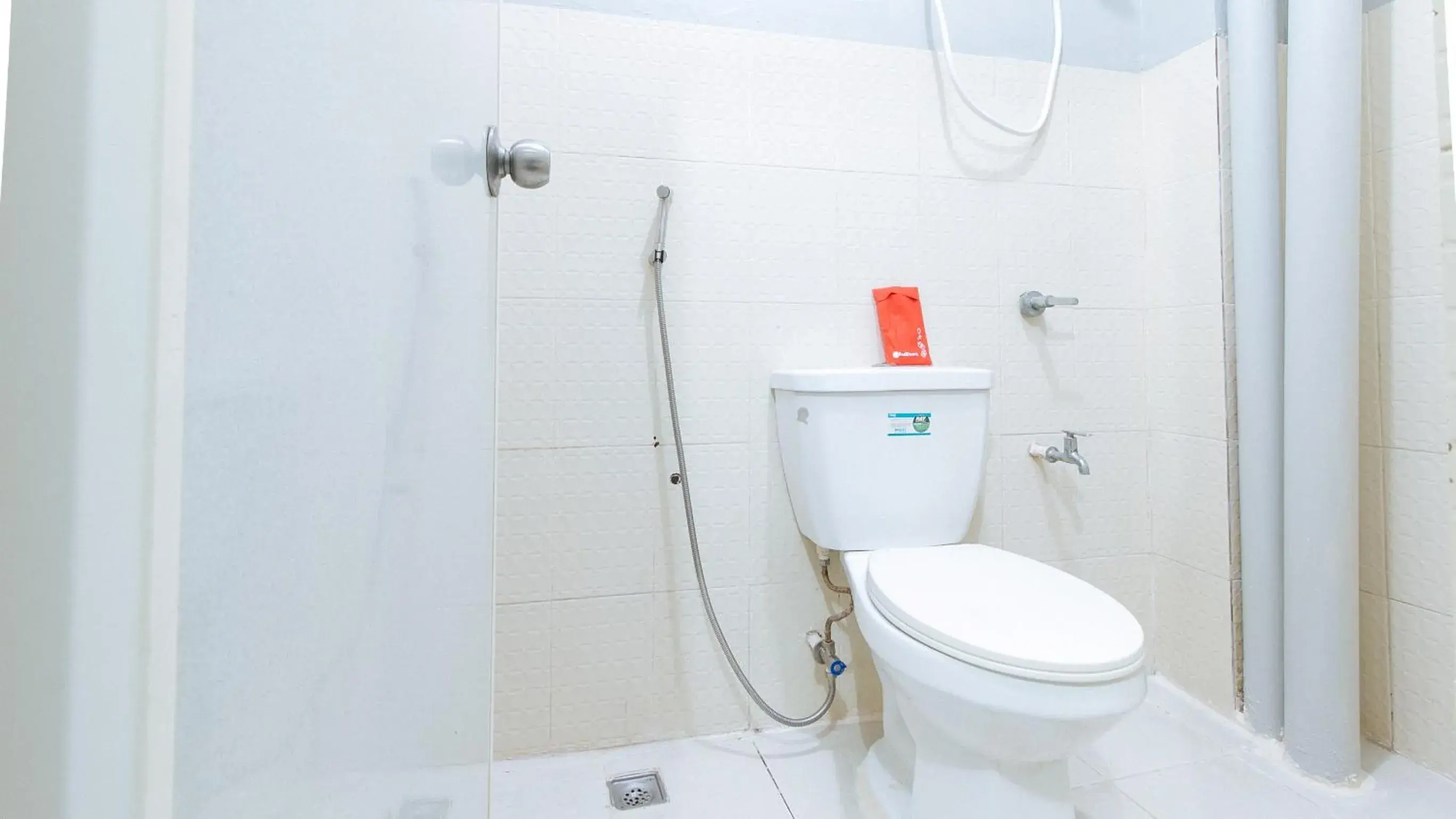 Toilet, Bathroom in RedDoorz near Pasay Rotonda