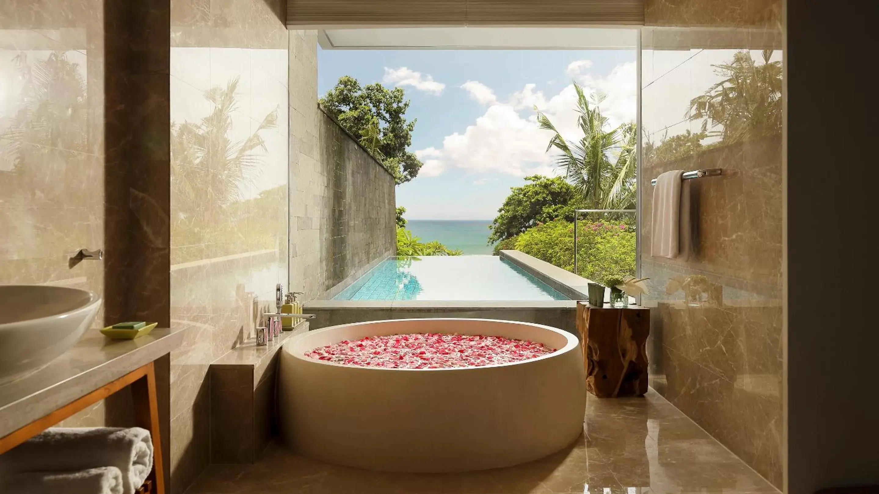 Bathroom, Swimming Pool in Maya Sanur Resort & Spa