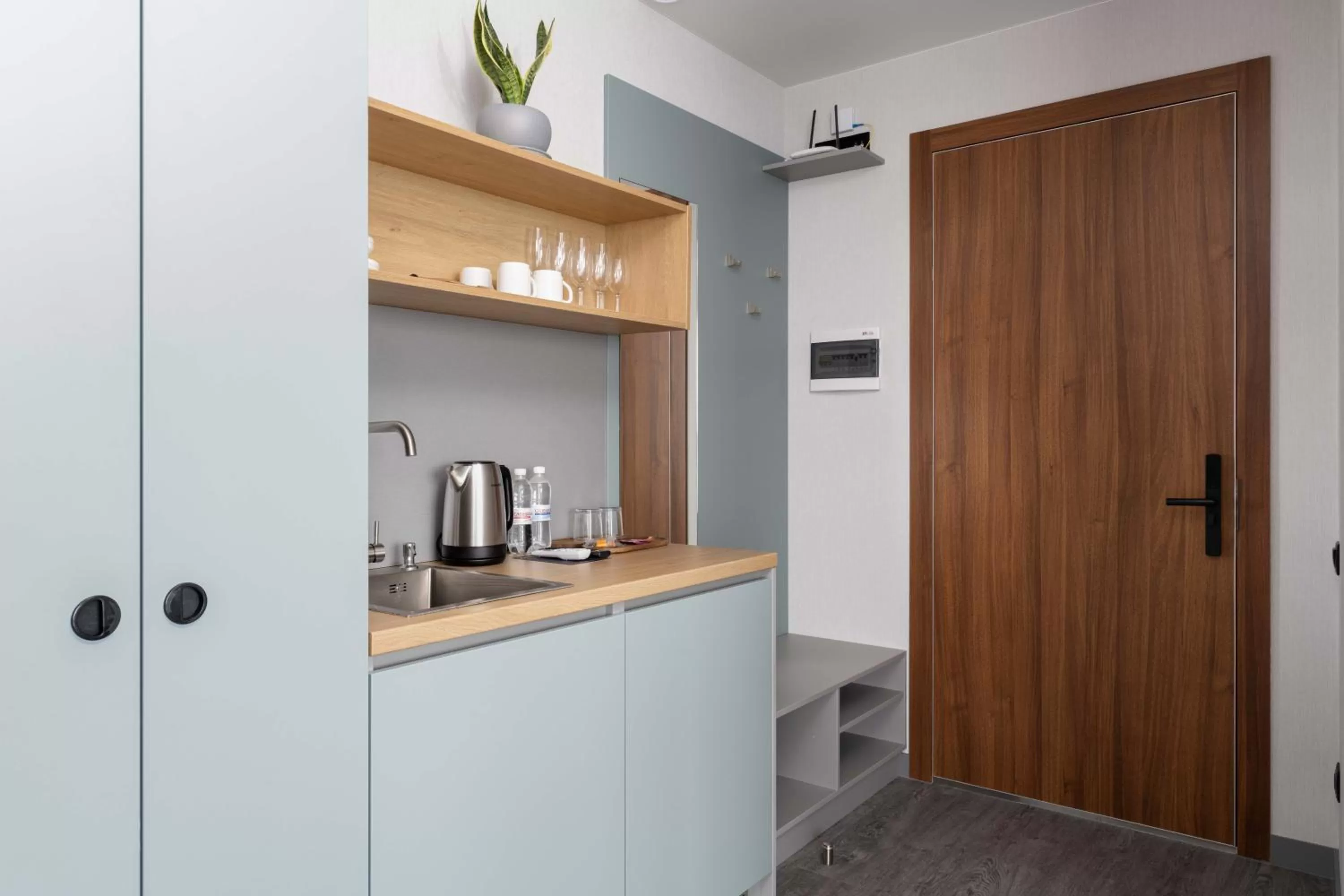 Coffee/tea facilities, Kitchen/Kitchenette in Be The One Hotel