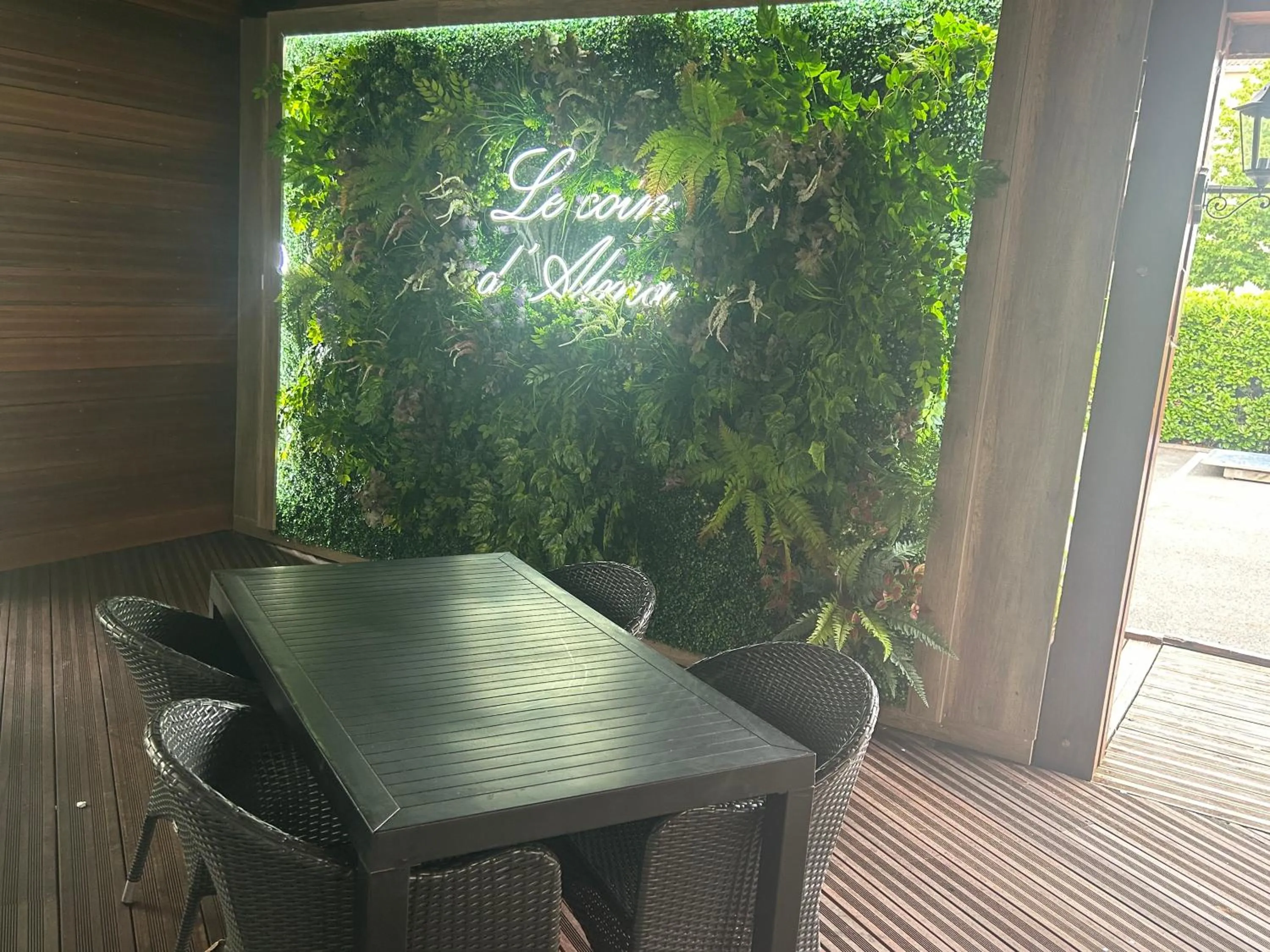 Patio in Hôtel Restaurant Clément ADER