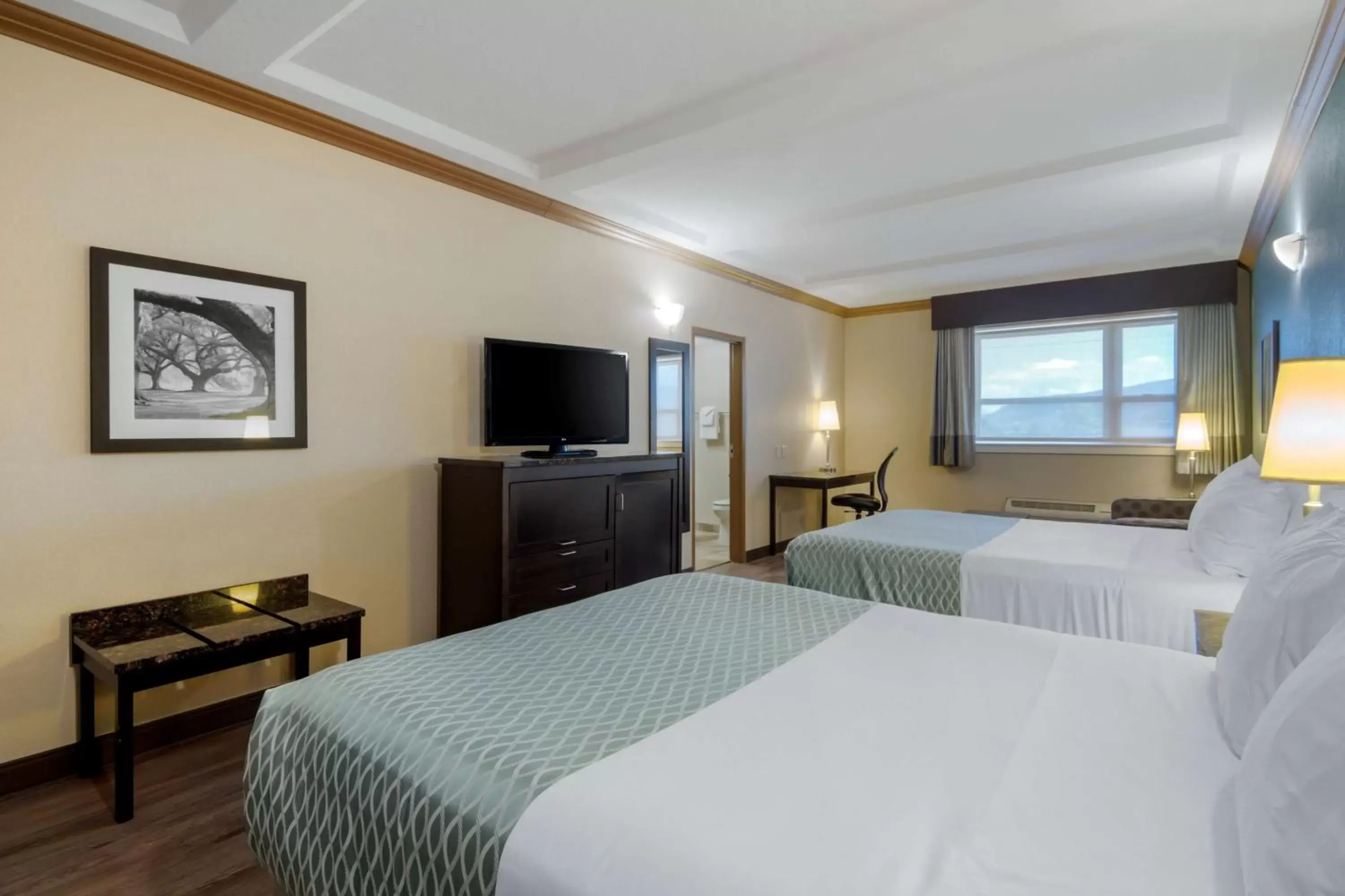 Bedroom in Best Western Plus Kamloops Hotel