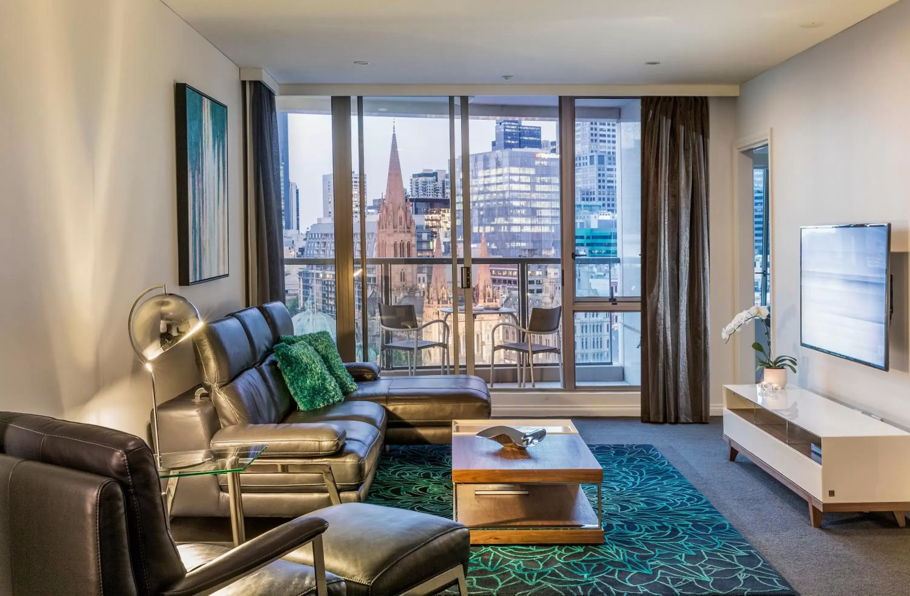 TV and multimedia, Seating Area in Quay West Suites Melbourne