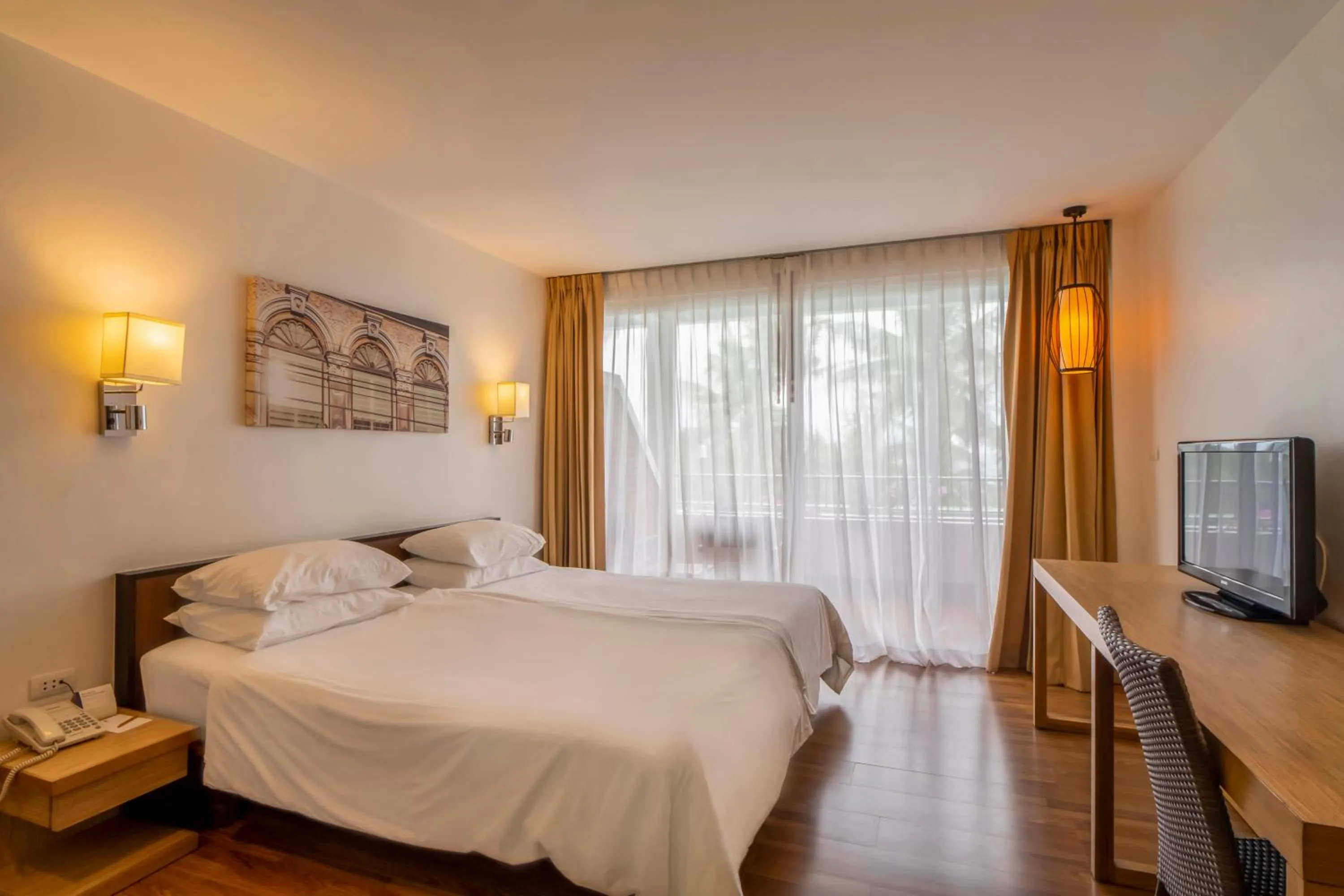 Bed in Best Western Phuket Ocean Resort