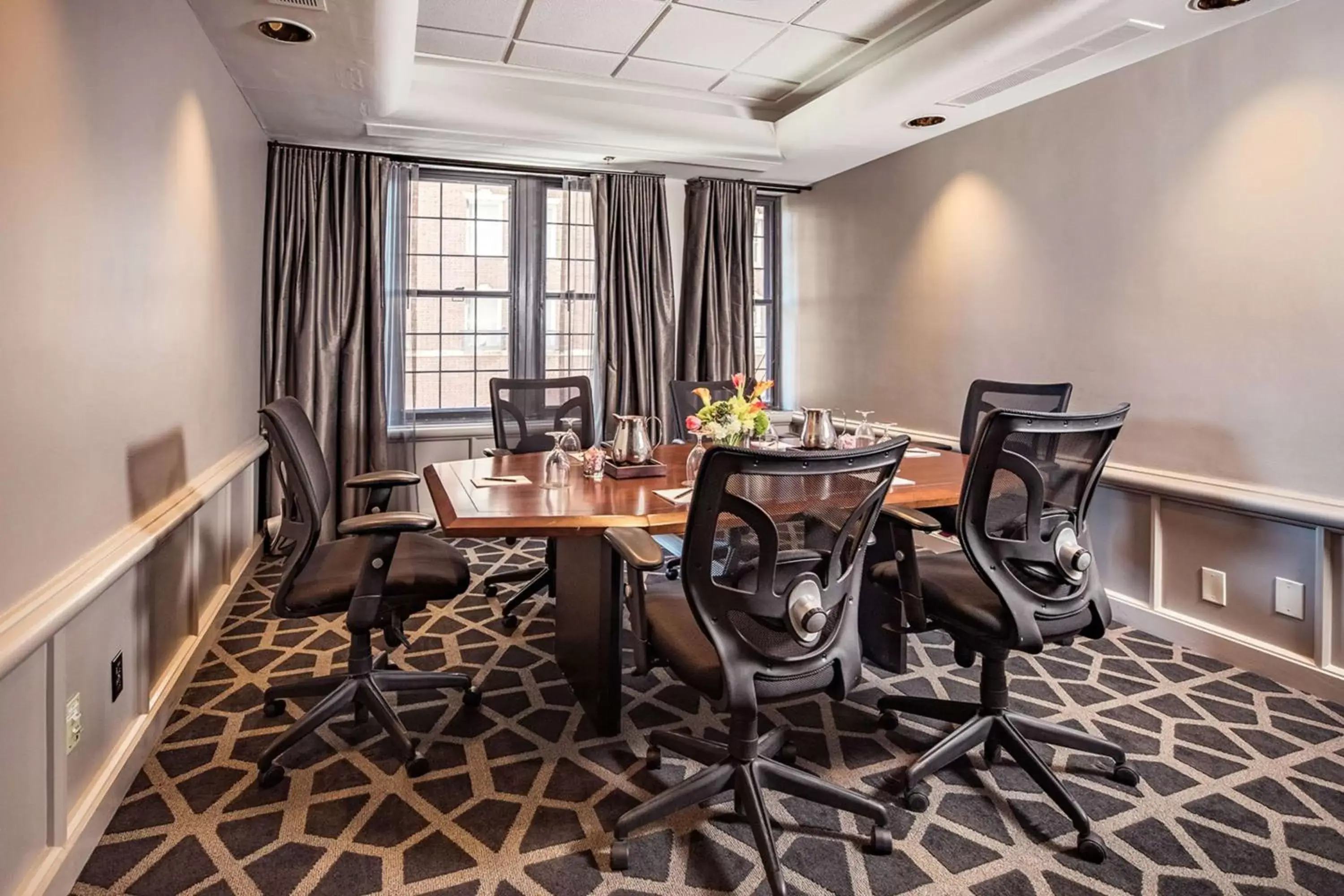 Meeting/conference room in Hotel Phillips Kansas City, Curio Collection By Hilton