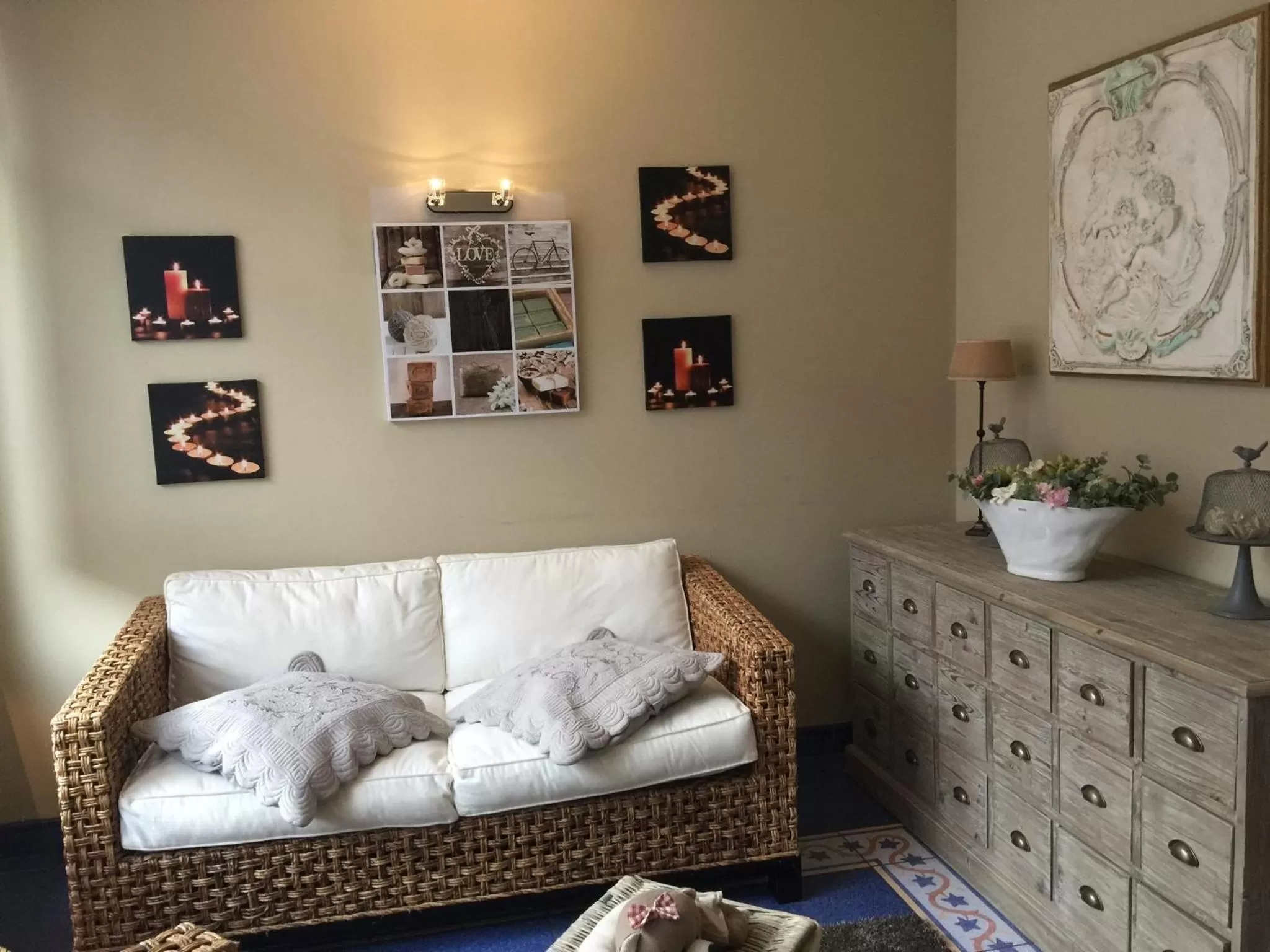 Seating area in MARGOT'L