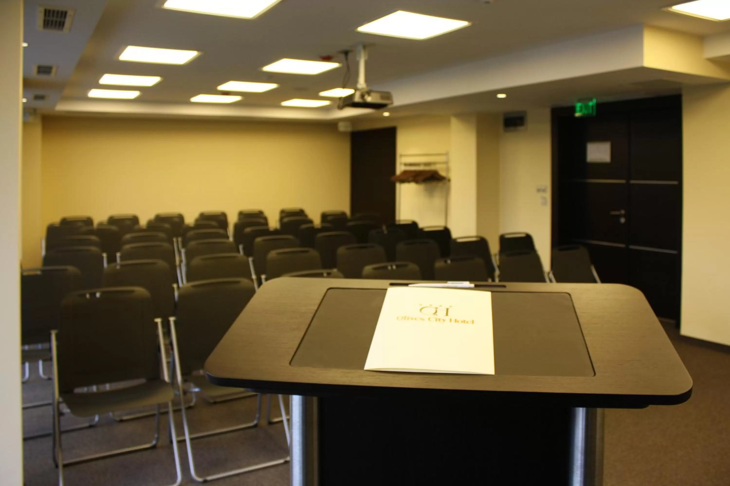 Meeting/conference room in Best Western Plus Olives City Hotel - Free Pool & Parking