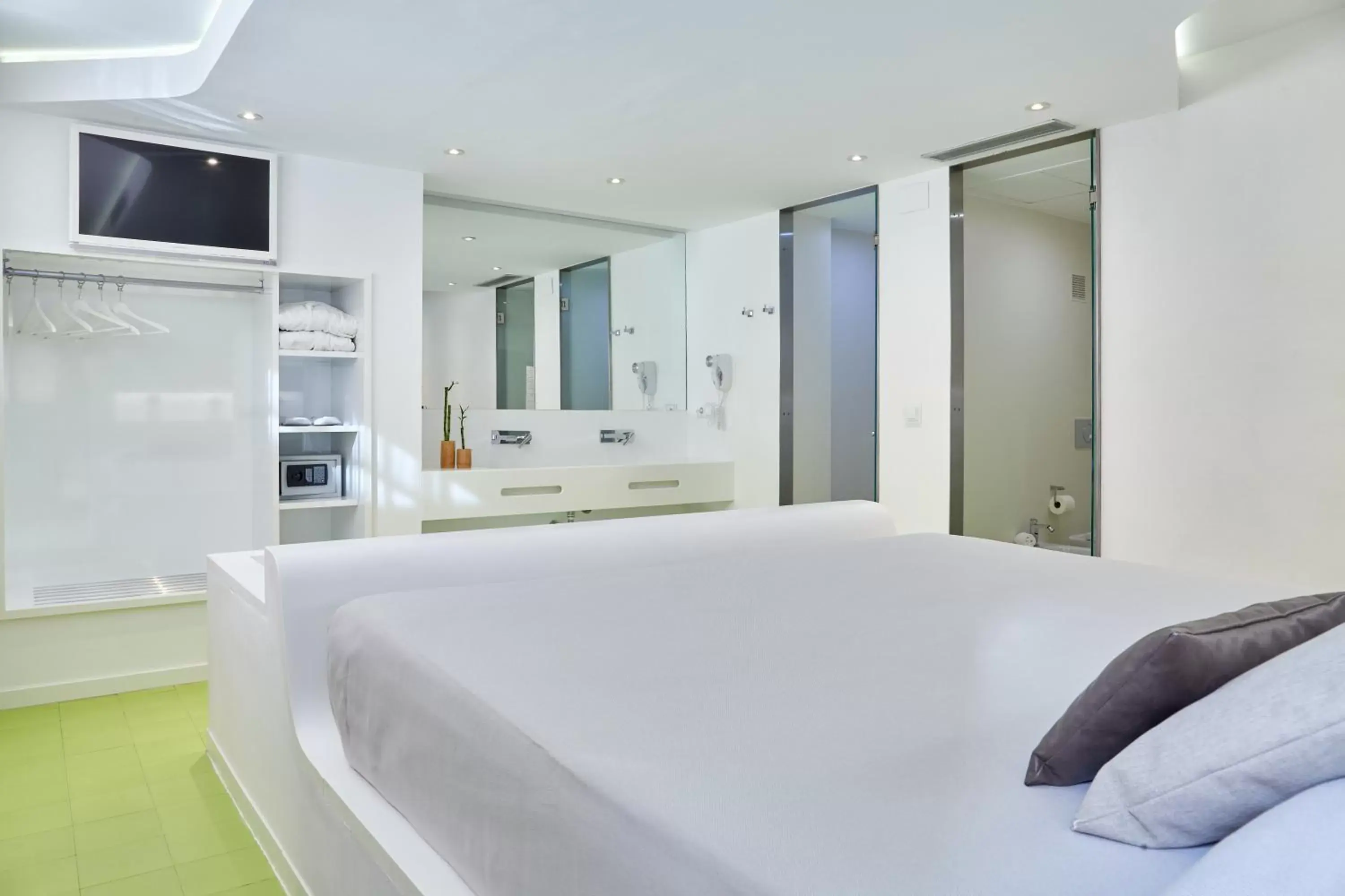 Toilet, Bathroom in Hotel Macià Granada Five Senses Rooms & Suites