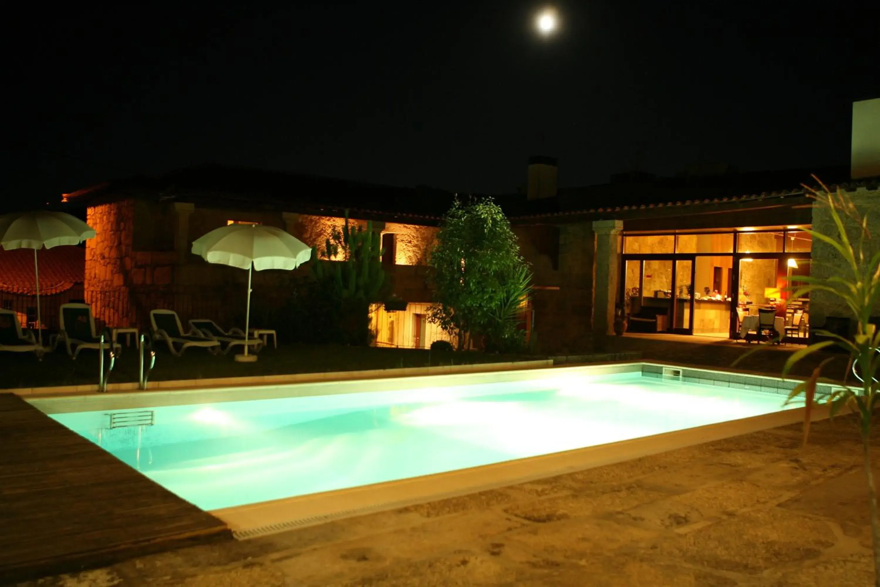 Facade/entrance, Swimming Pool in Hotel Rural Alves - Casa Alves Torneiros