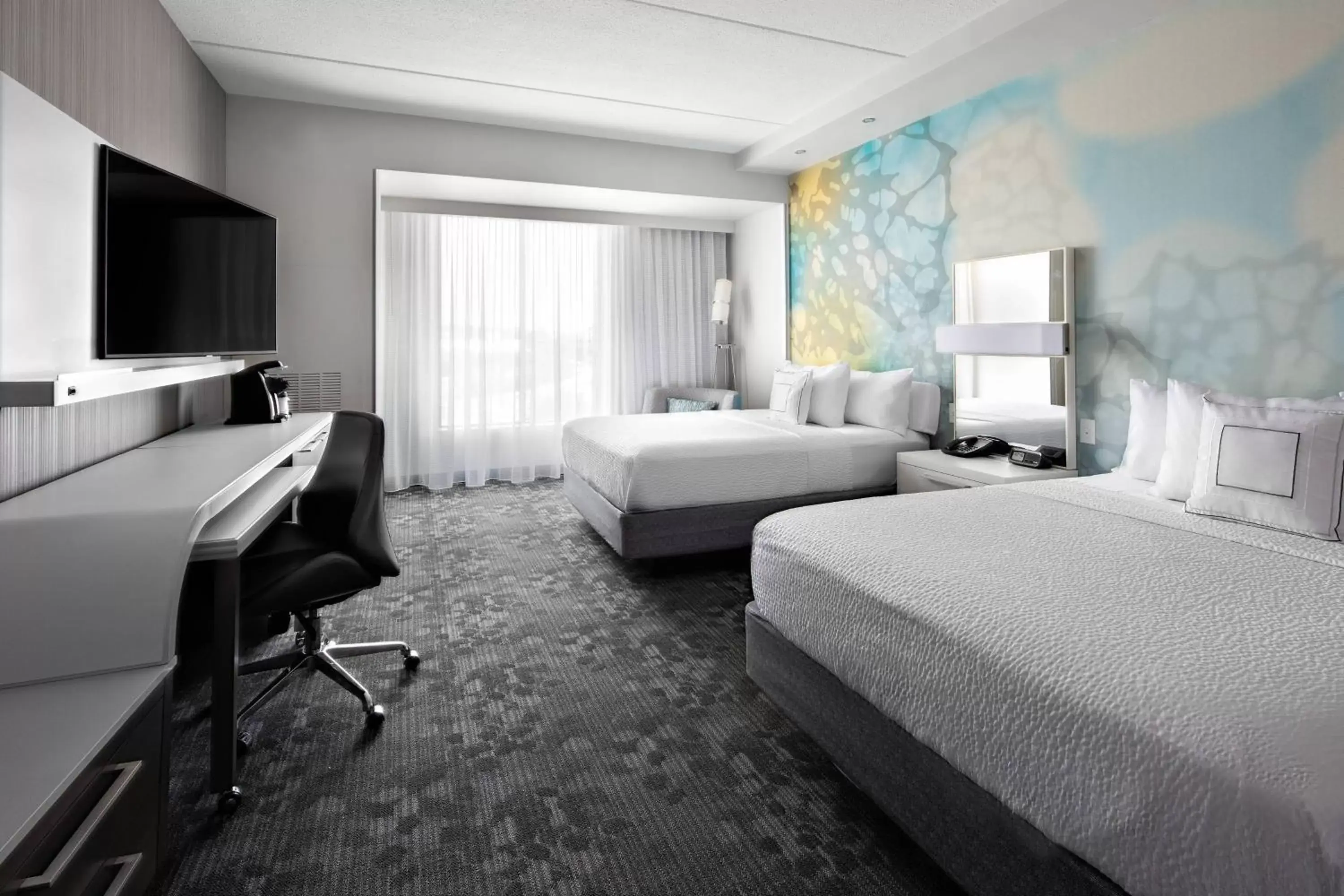 Photo of the whole room, Bed in Courtyard by Marriott Knoxville Downtown