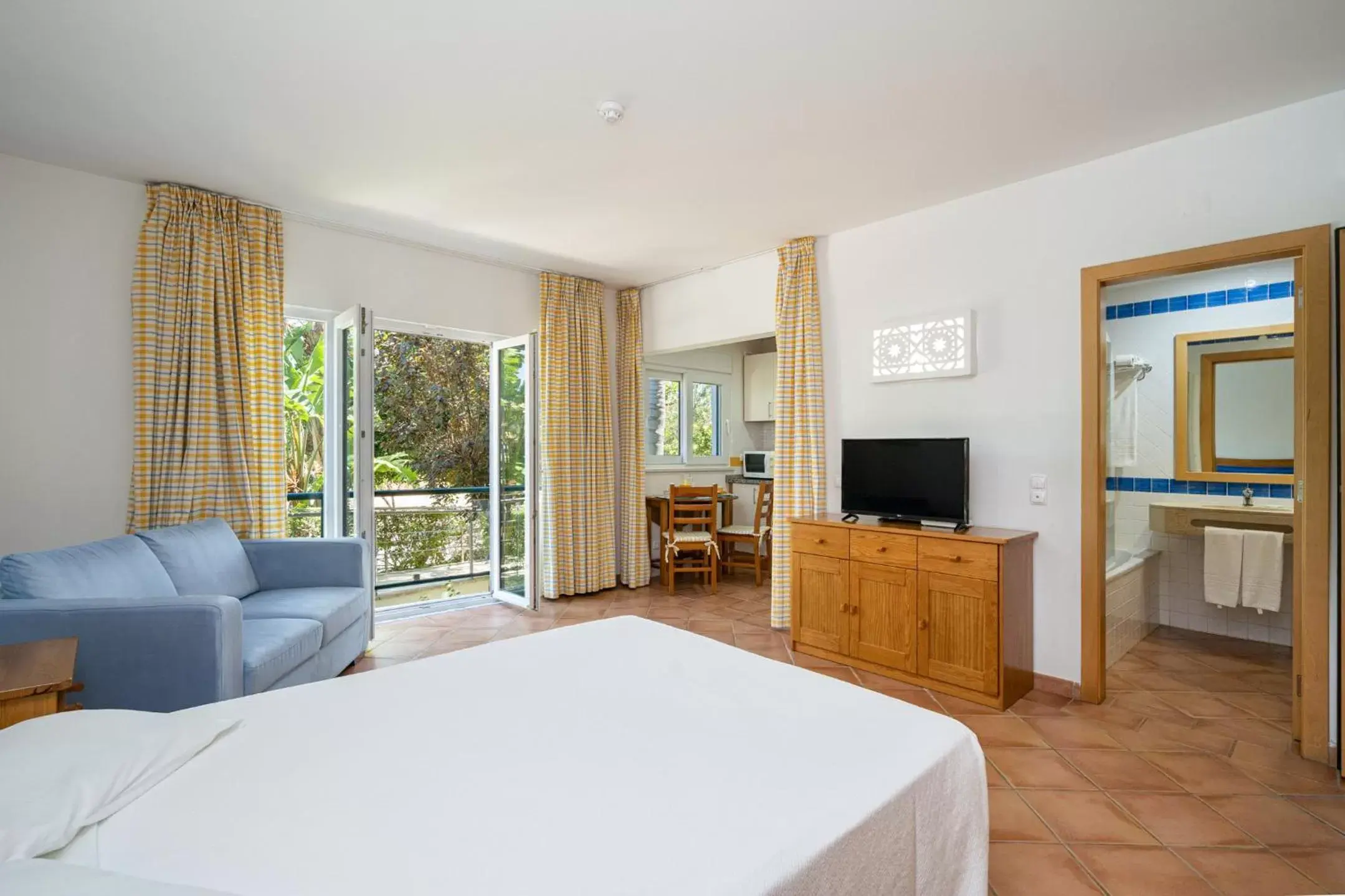 Photo of the whole room, Bed in Quinta do Morgado - Apartamentos Turisticos Monte Da Eira Photo of the whole room, Bed in Quinta do Morgado - Apartamentos Turisticos Monte Da Eira