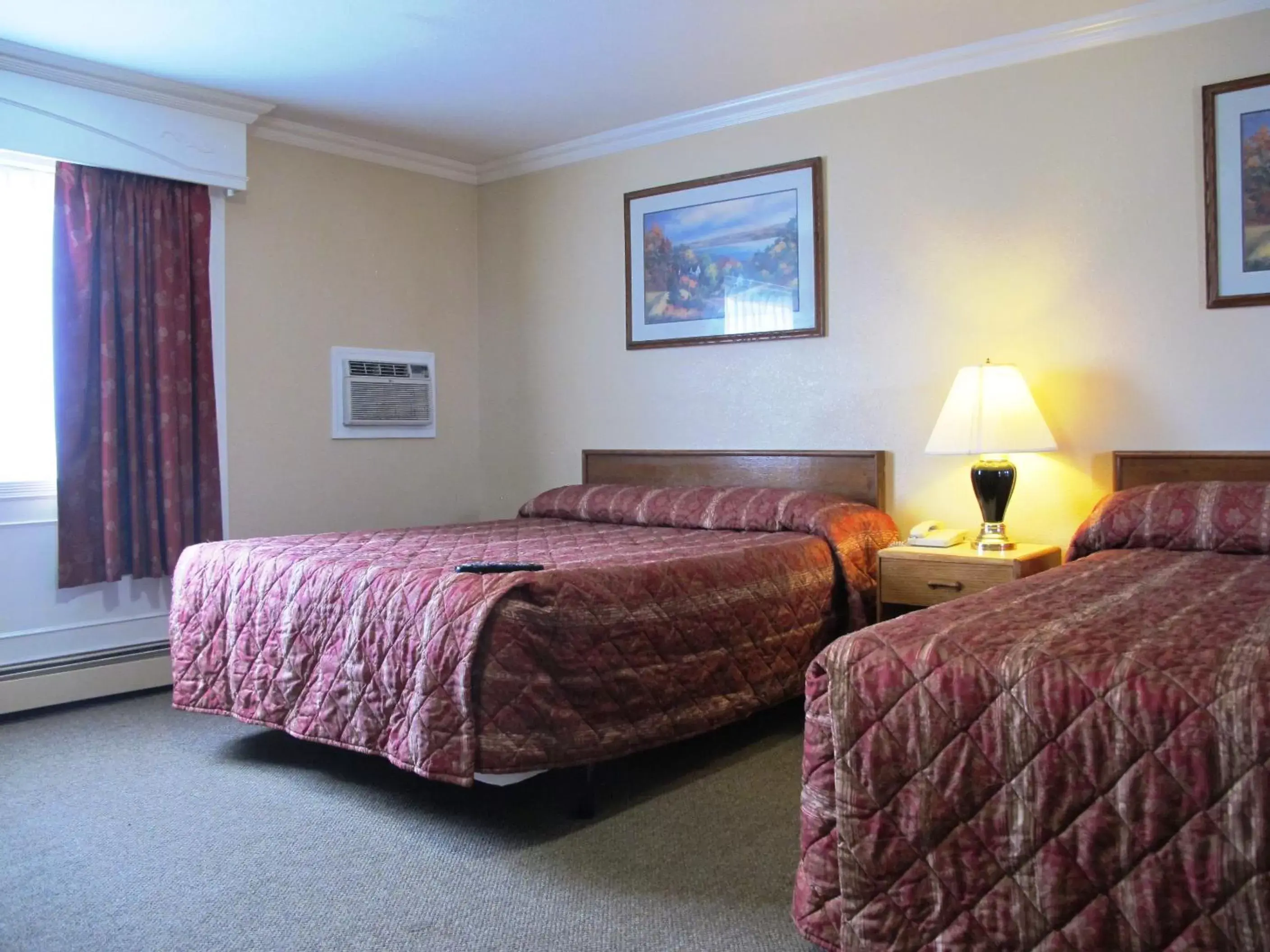 Photo of the whole room, Bed in Merrill Field Inn