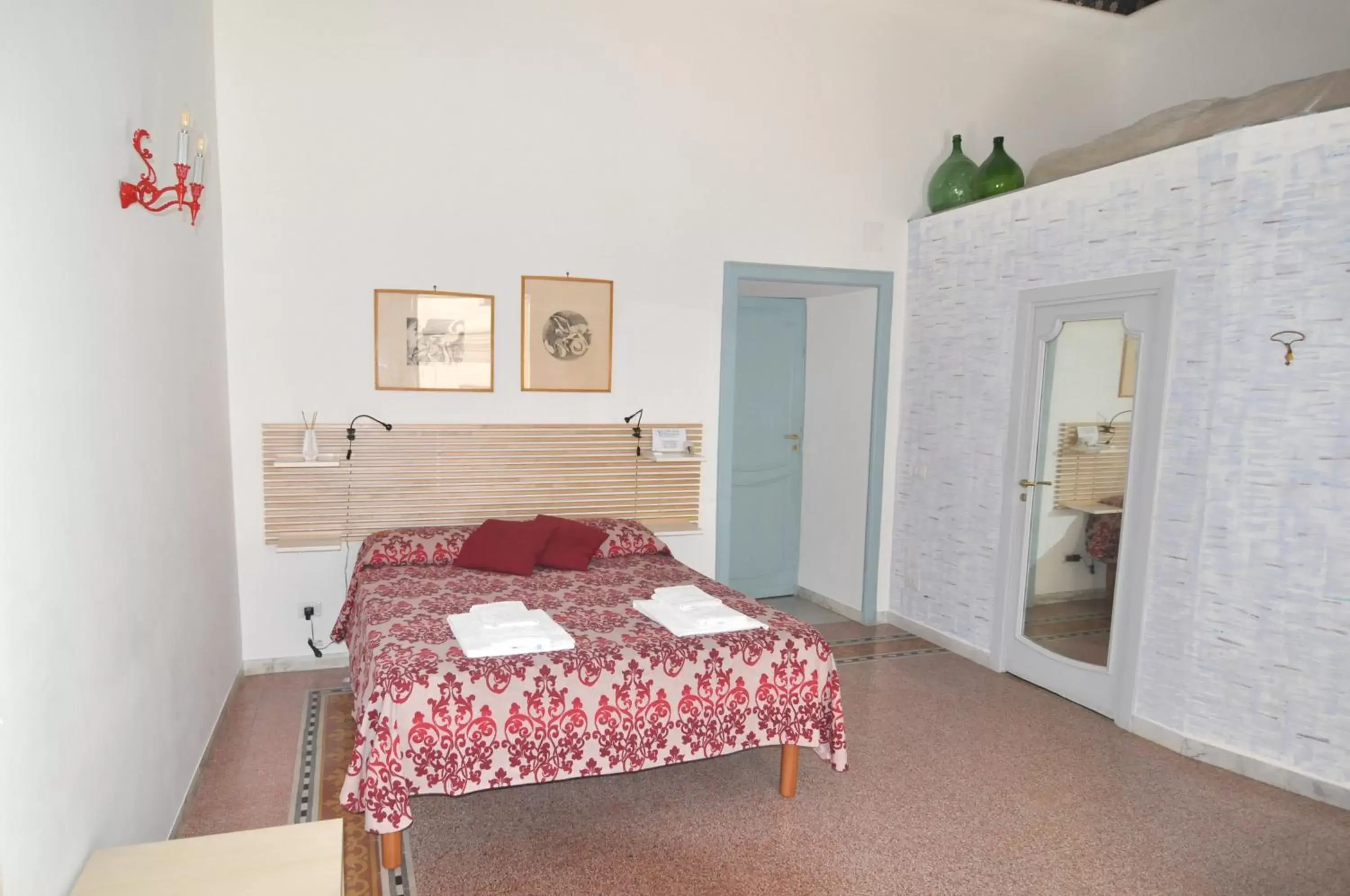 Photo of the whole room, Bed in B&B Alchimia Napoletana