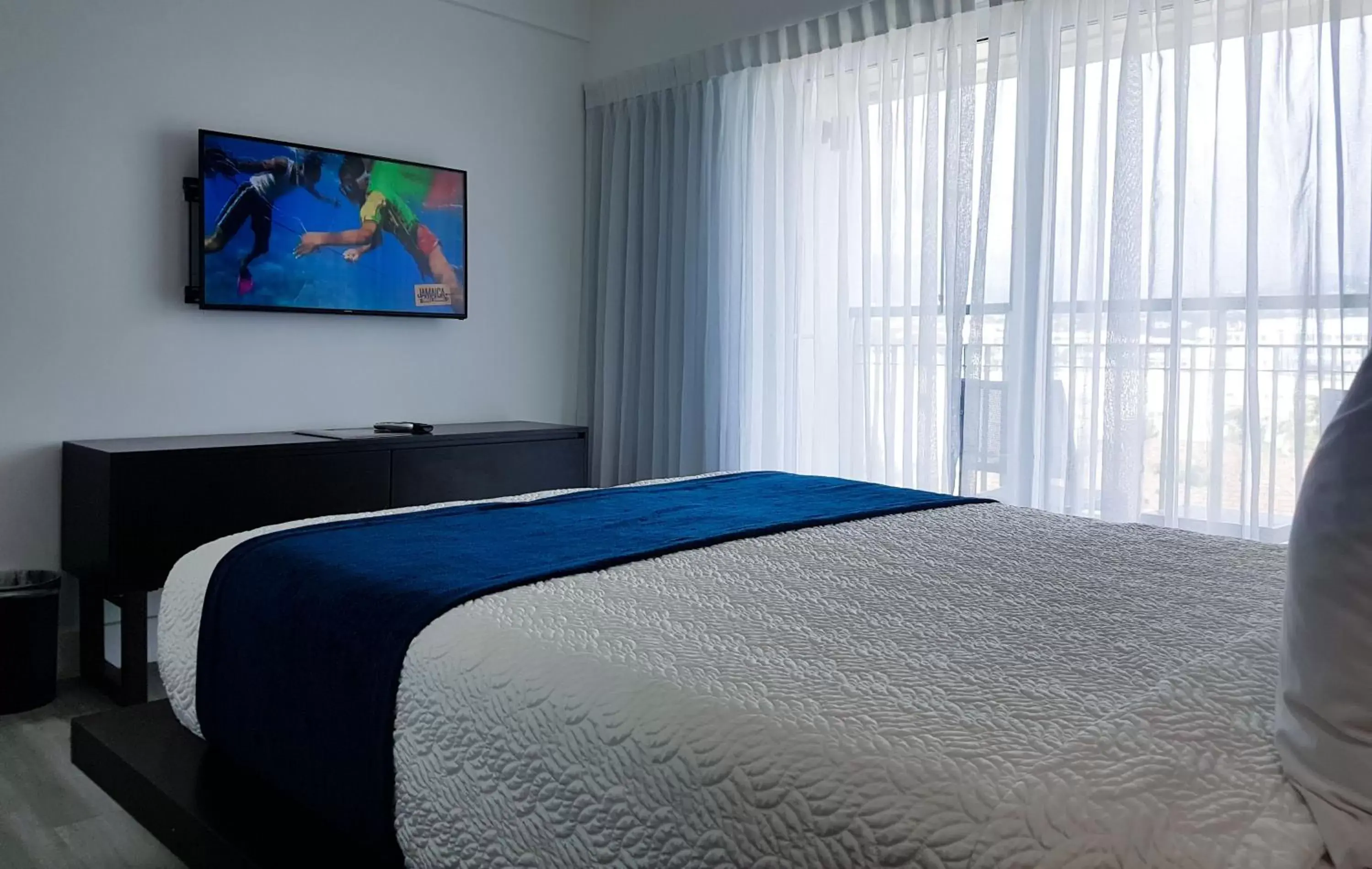 Bed in R Hotel Kingston