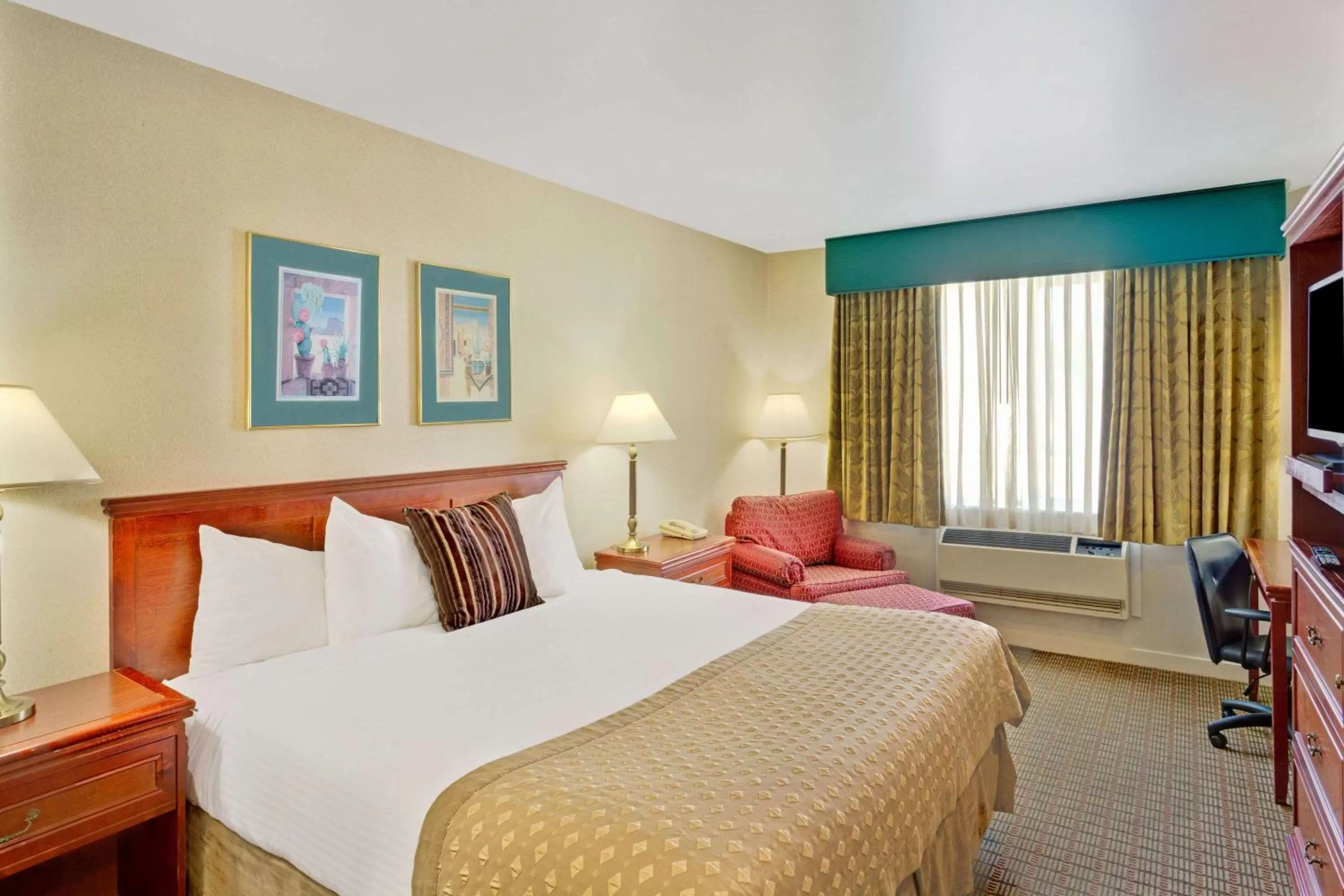Photo of the whole room, Bed in Ramada by Wyndham Draper, Utah