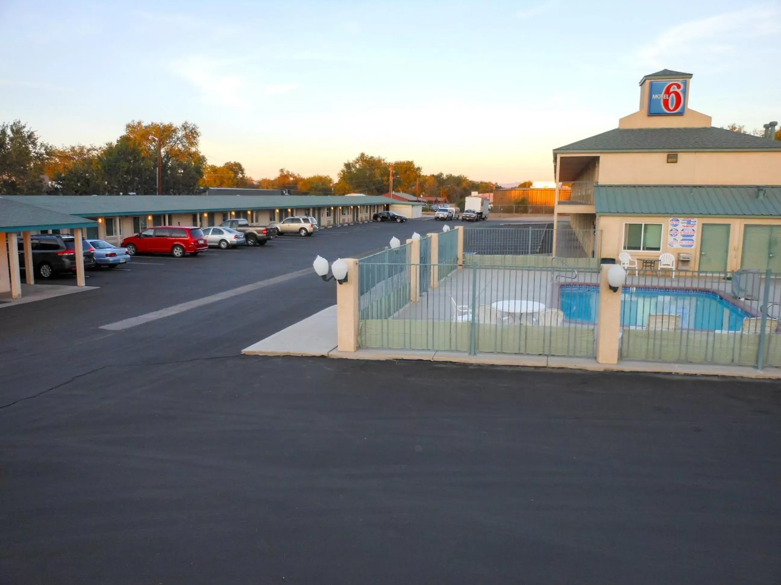 Swimming pool, Sunrise/Sunset in Motel 6-Fallon, NV