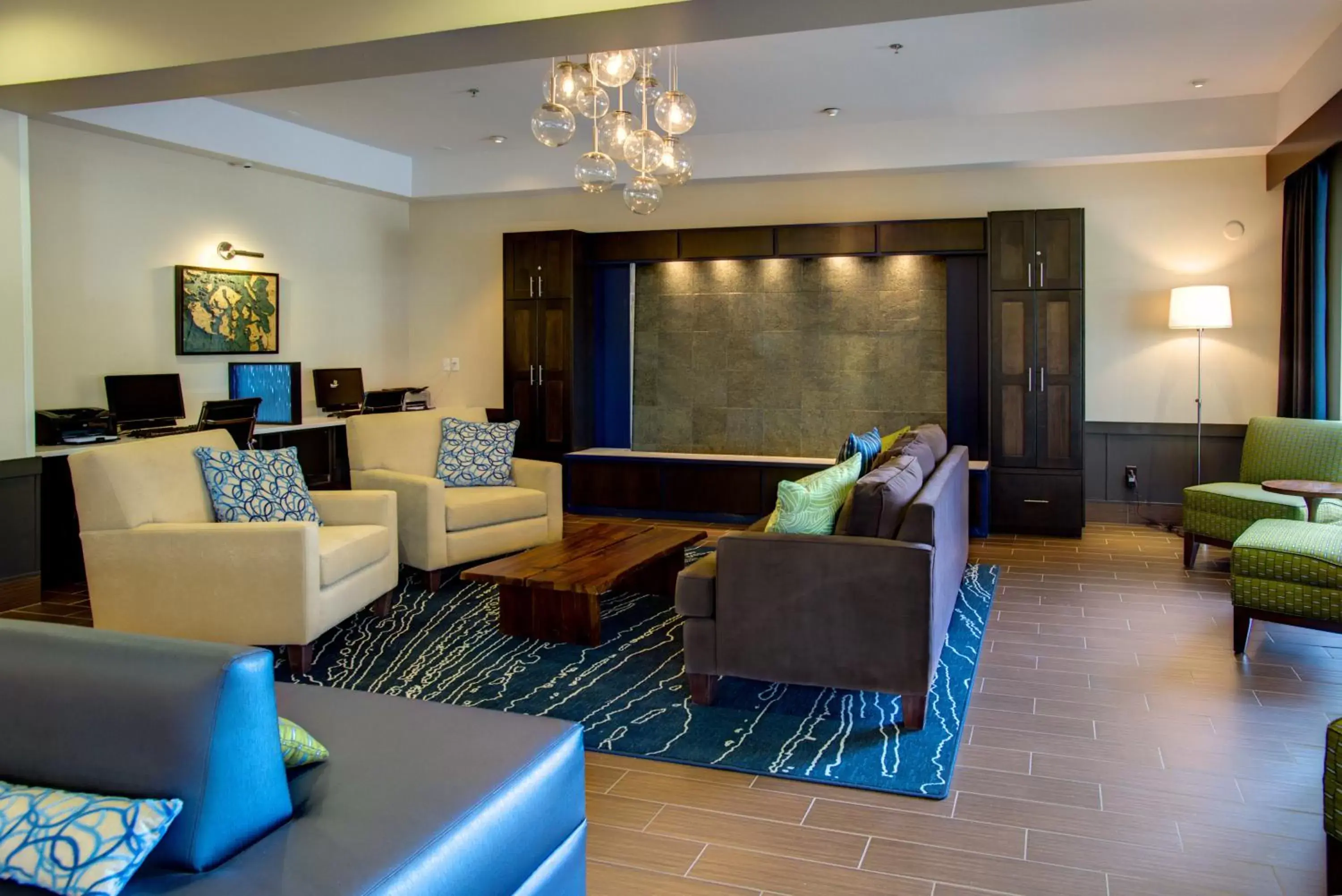 Property building, Lobby/Reception in Holiday Inn Express Bellingham, an IHG Hotel