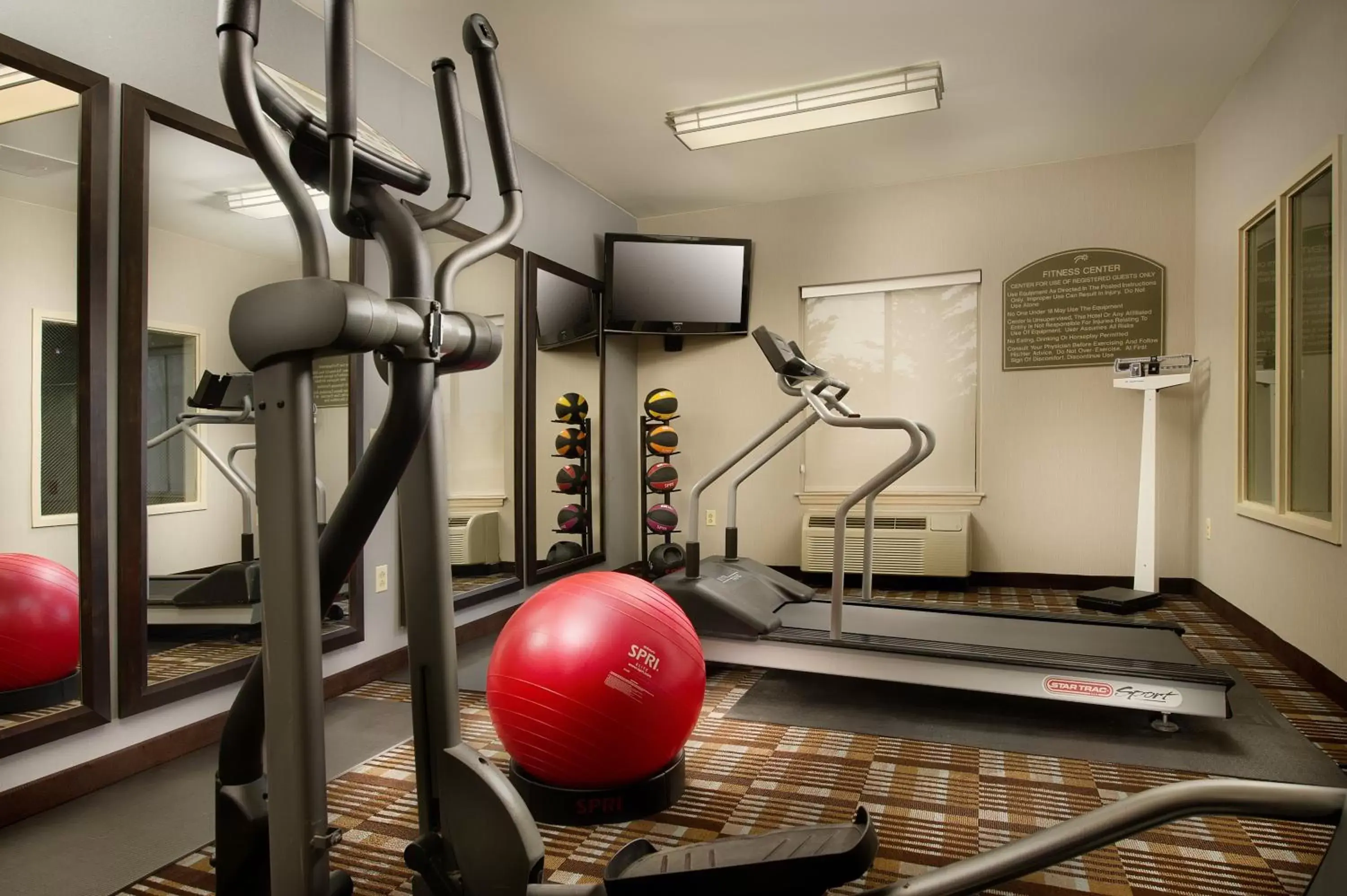 Spa and wellness centre/facilities, Fitness Center/Facilities in Holiday Inn Express & Suites by IHG Chambersburg, an IHG Hotel