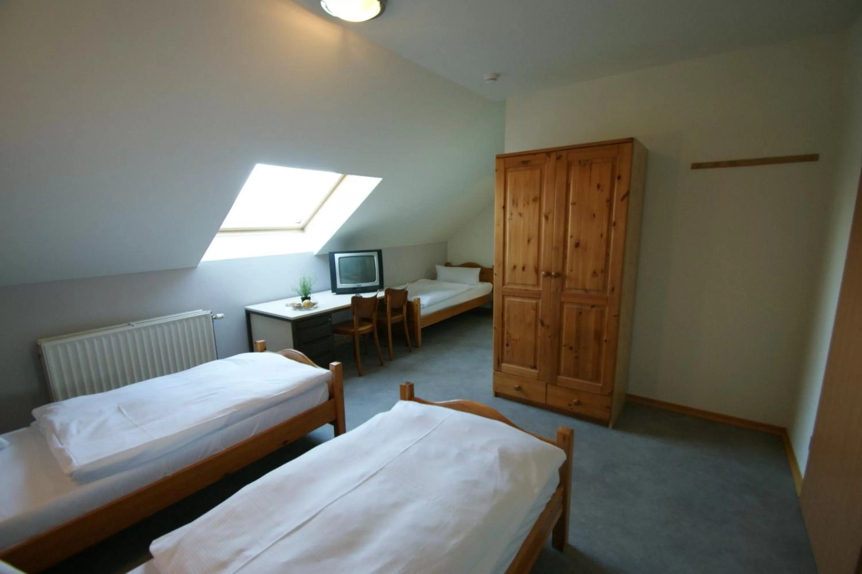 Bedroom, Bed in Hotel Restaurant Tychon AG