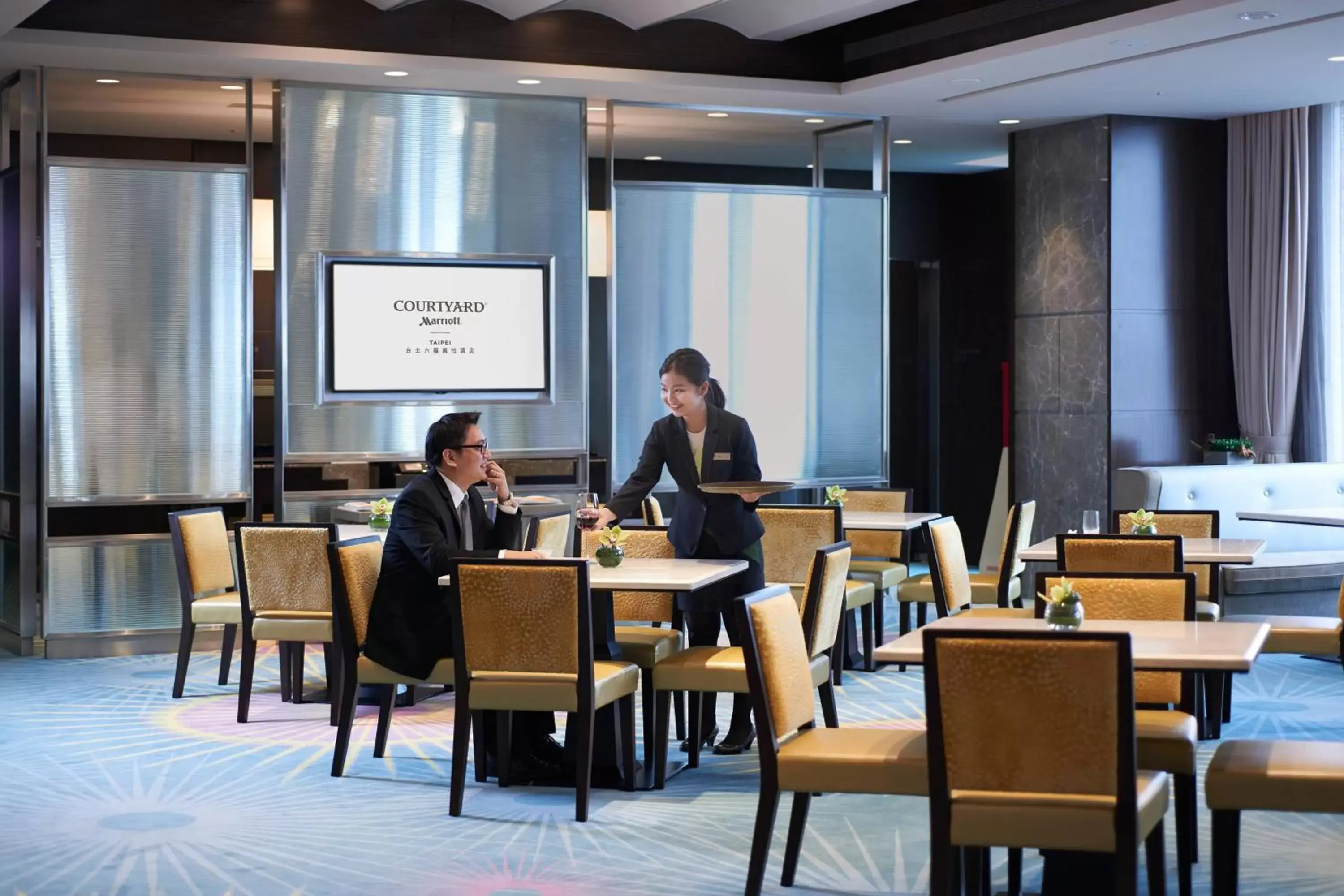 Lounge or bar, Restaurant/Places to Eat in Courtyard by Marriott Taipei