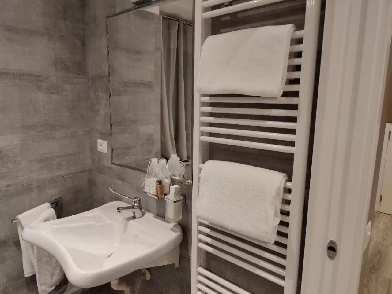 Shower, Bathroom in Ai Suma Hotel