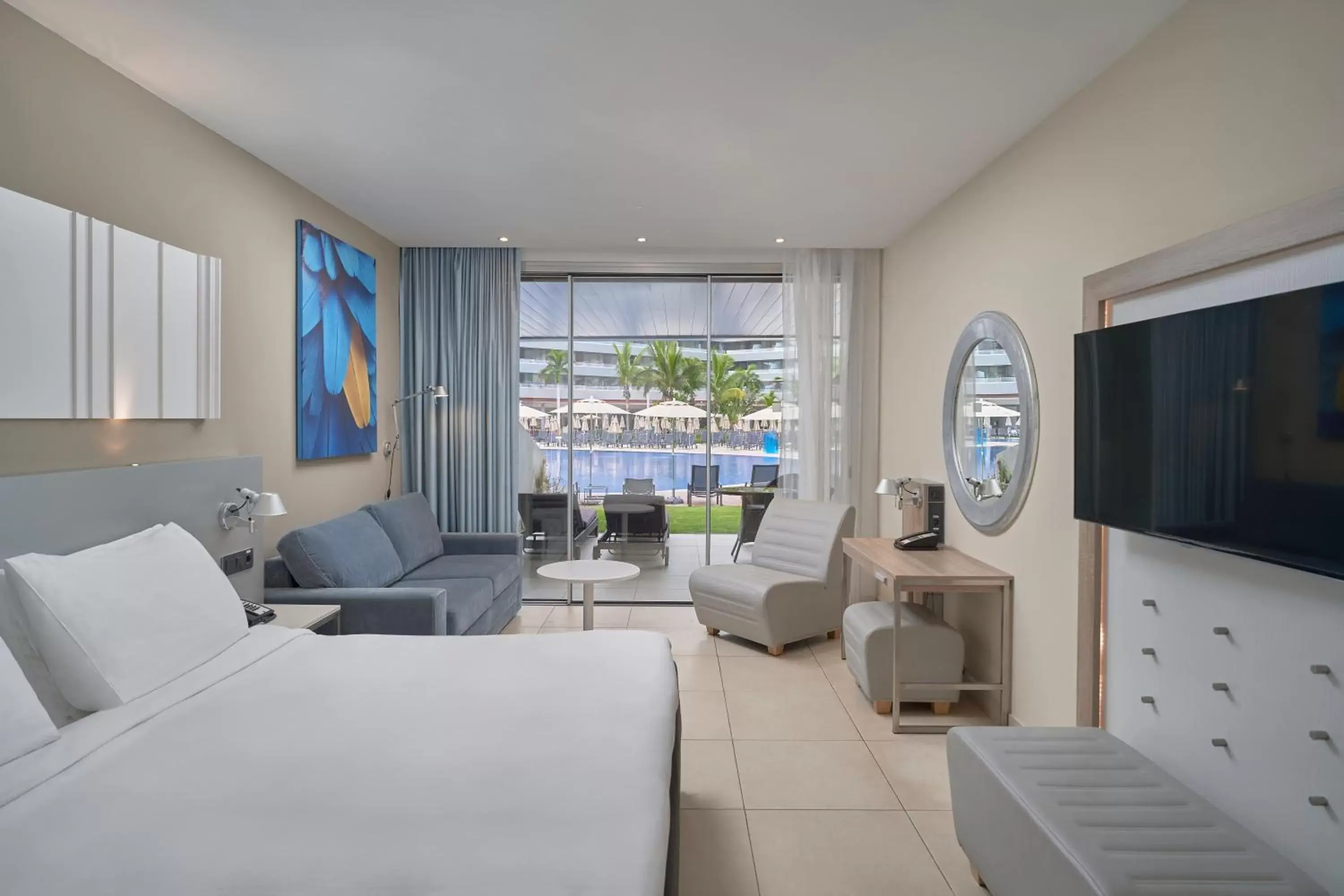 Bed, TV/Entertainment Center in Radisson Blu Resort & Spa, Gran Canaria Mogan