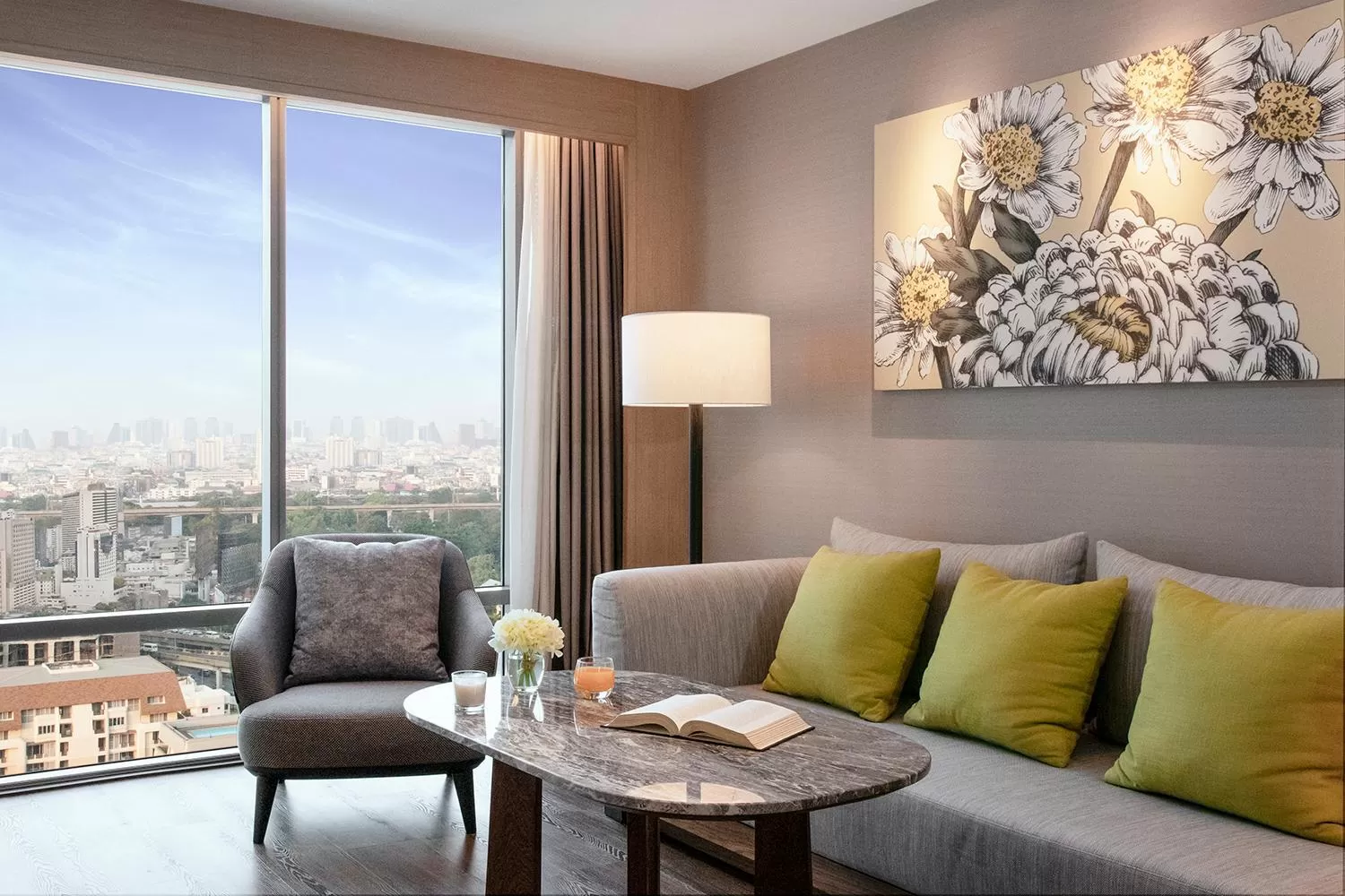 Living room in Sivatel Bangkok Hotel