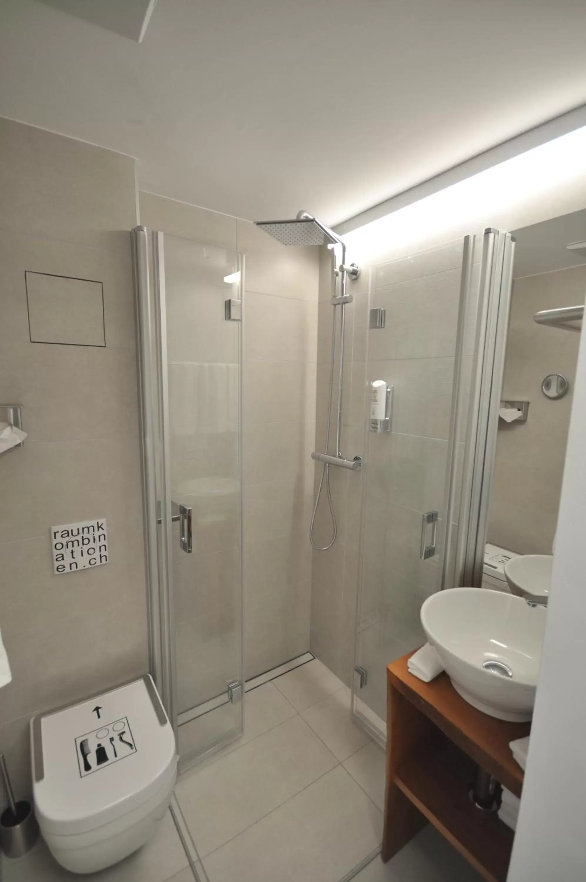 Shower, Bathroom in Boutique Hotel BS16 bevor Bern City