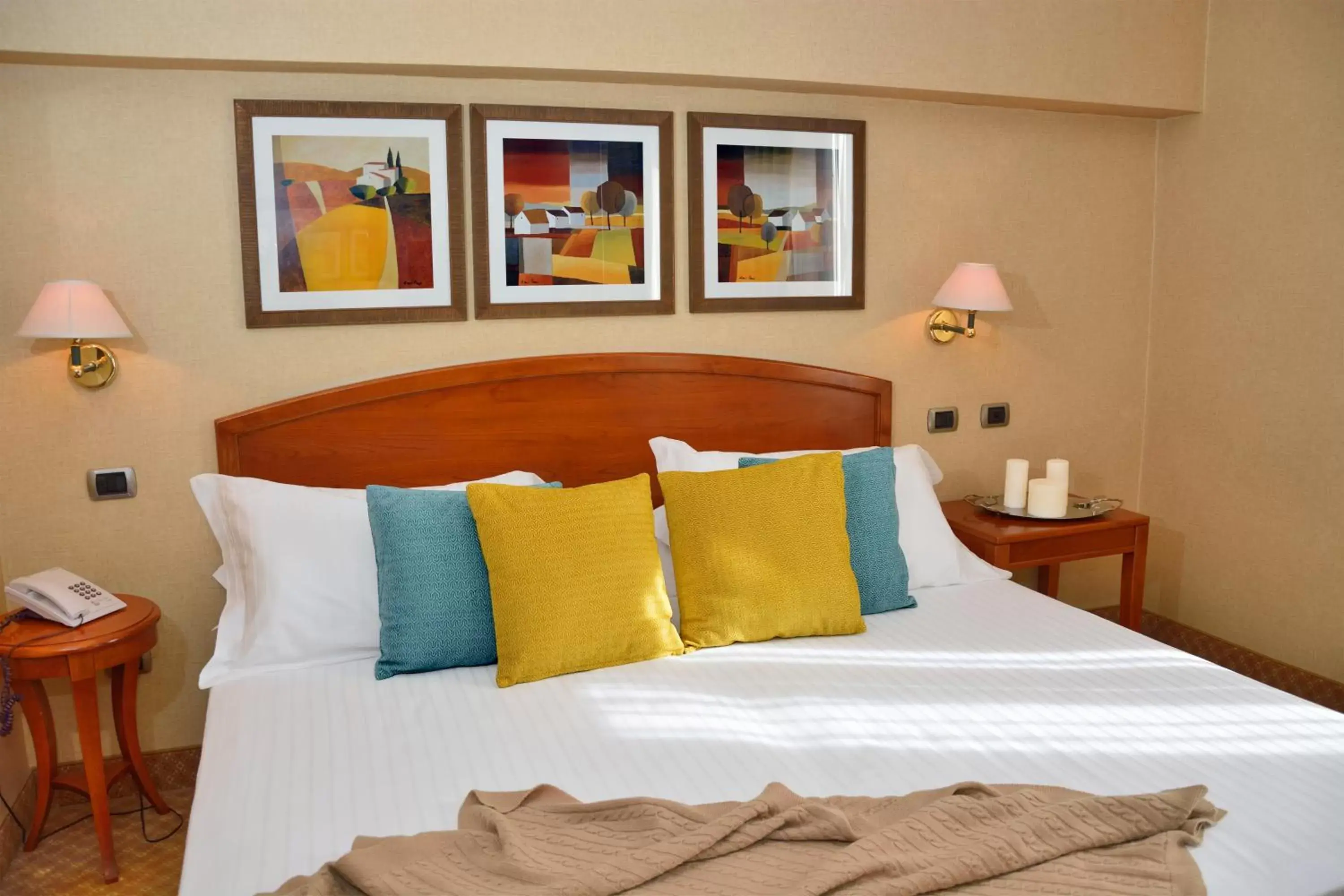 Bedroom, Bed in LH Hotel Lloyd Roma Bedroom, Bed in LH Hotel Lloyd Roma