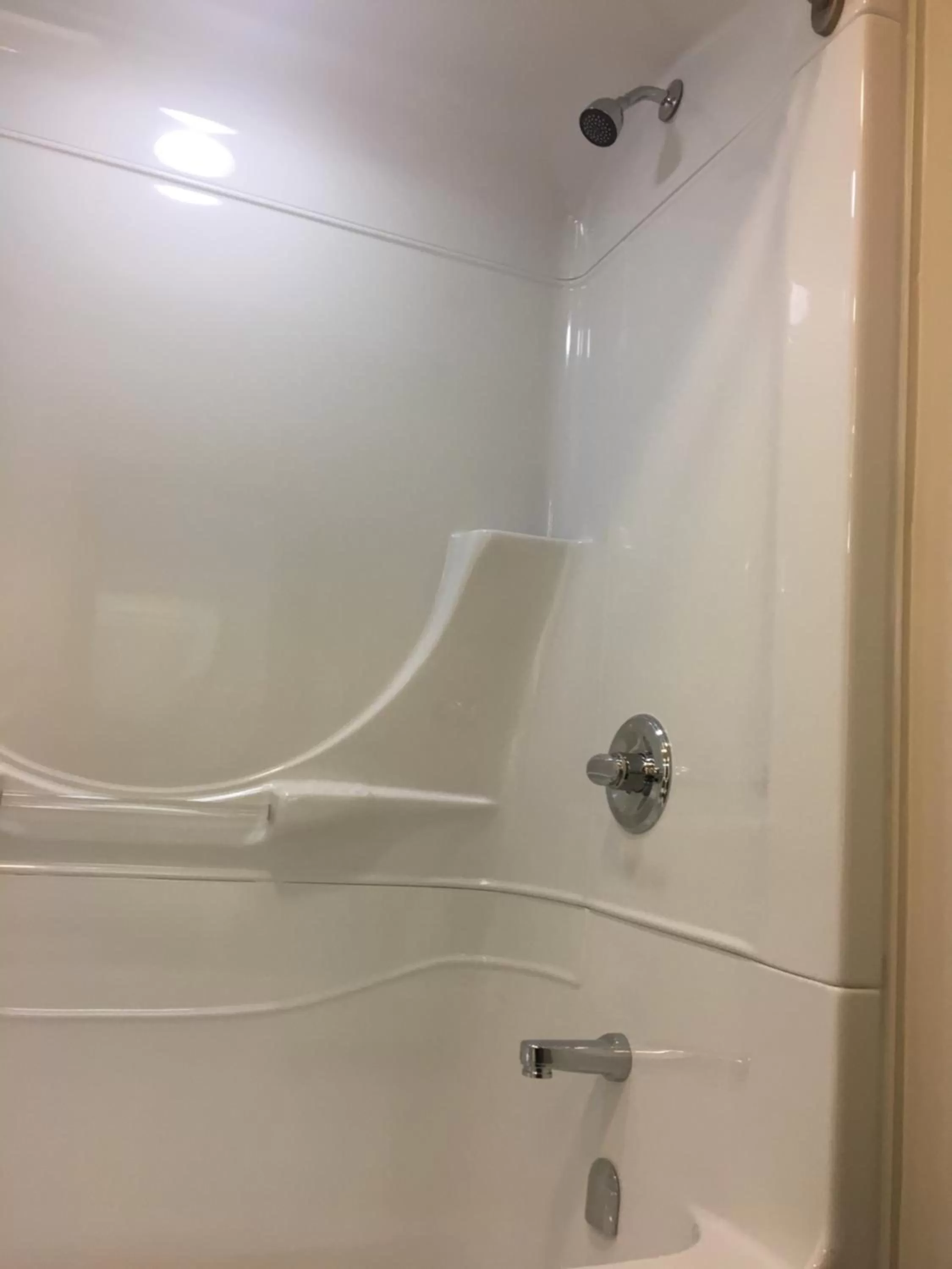 Shower in Howey Bay Motel