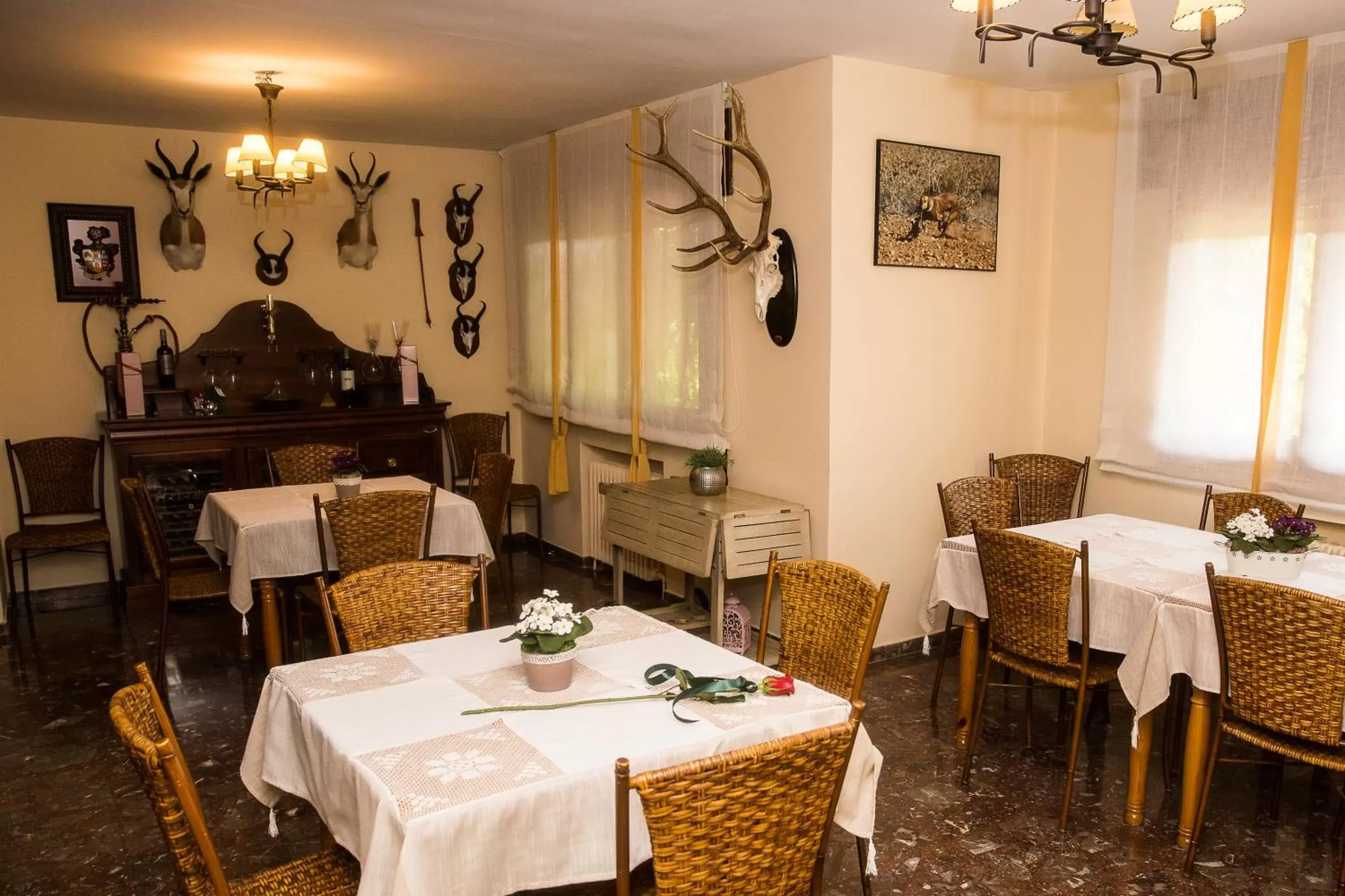Restaurant/Places to Eat in Finca Lebrel