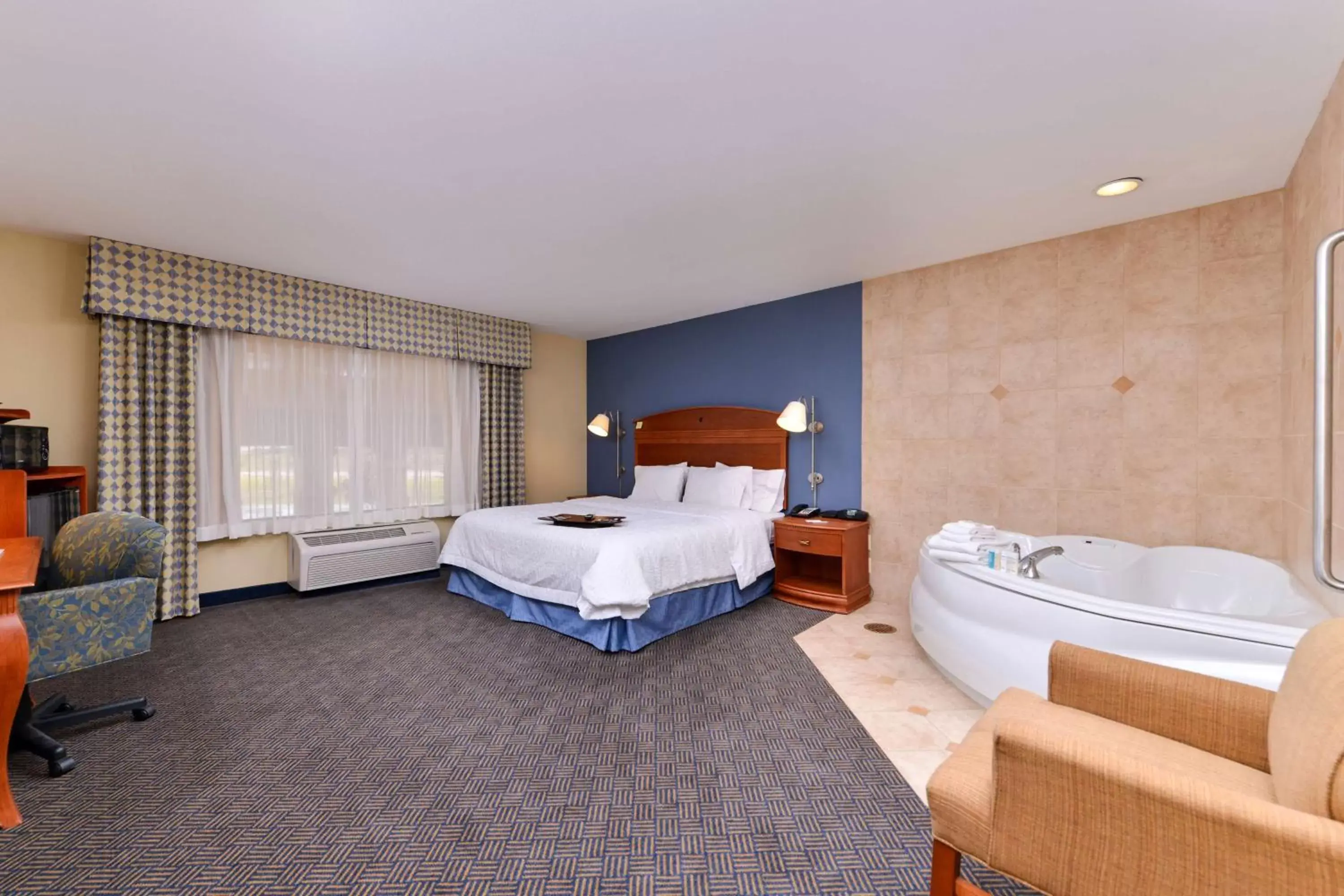 Bed in Hampton Inn Evanston Bed in Hampton Inn Evanston
