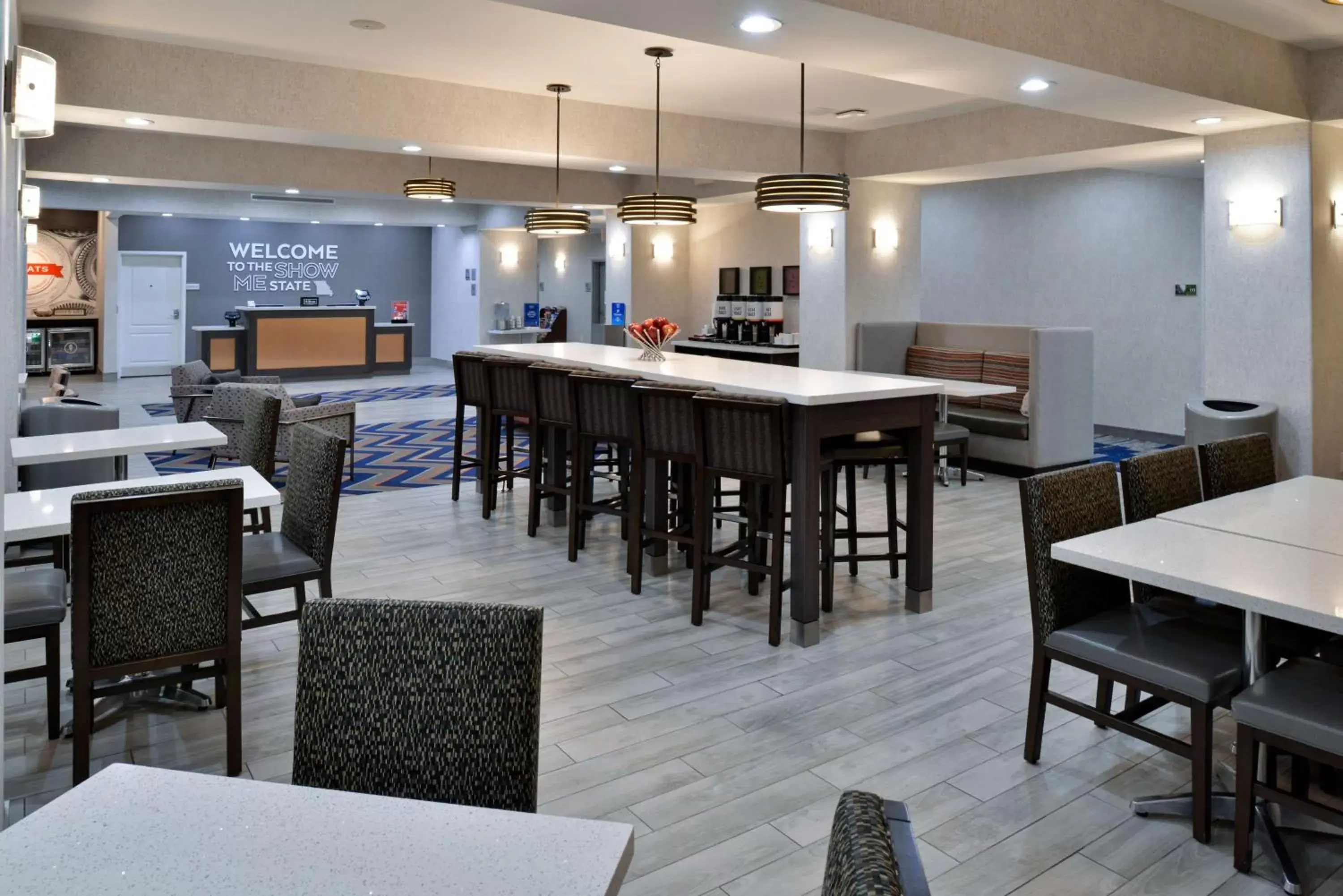Lobby or reception, Restaurant/Places to Eat in Hampton Inn Kansas City Northeast